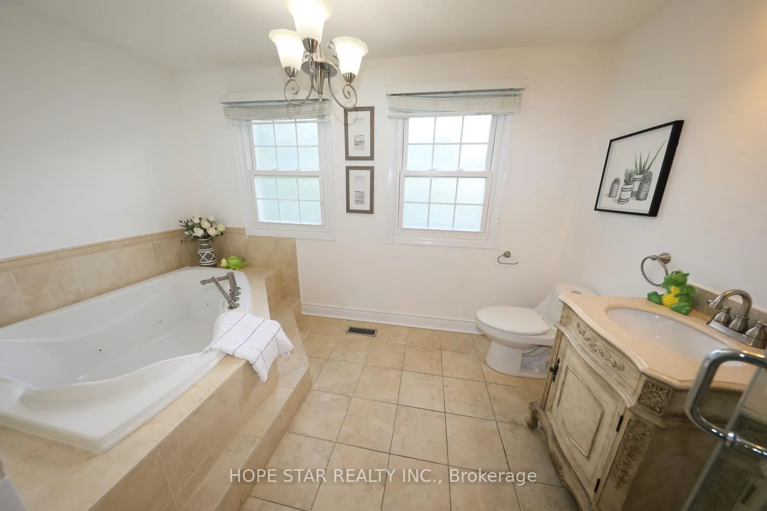 Photo 22 of 26 Ferndell Circle, Markham, Unionville — HOMEH