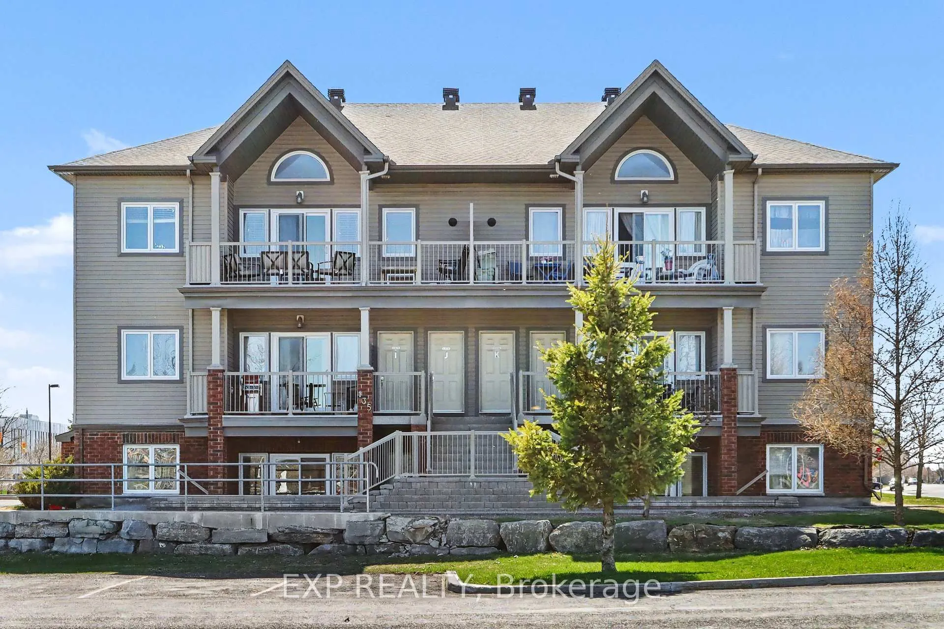 Front of Unit J, 135 Harthill Way