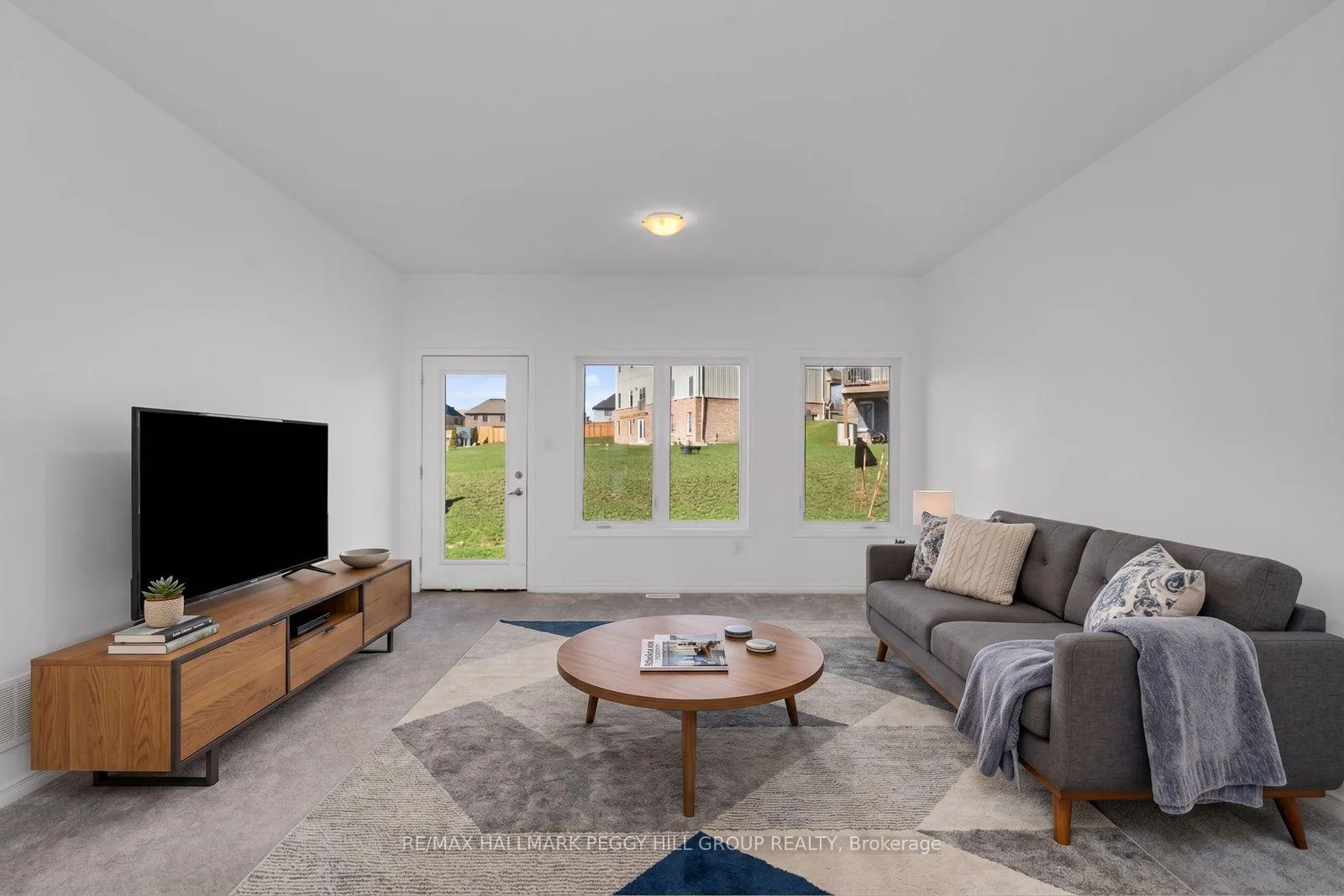 Photo 5 of 98 Isabella Drive, Orillia — HOMEH
