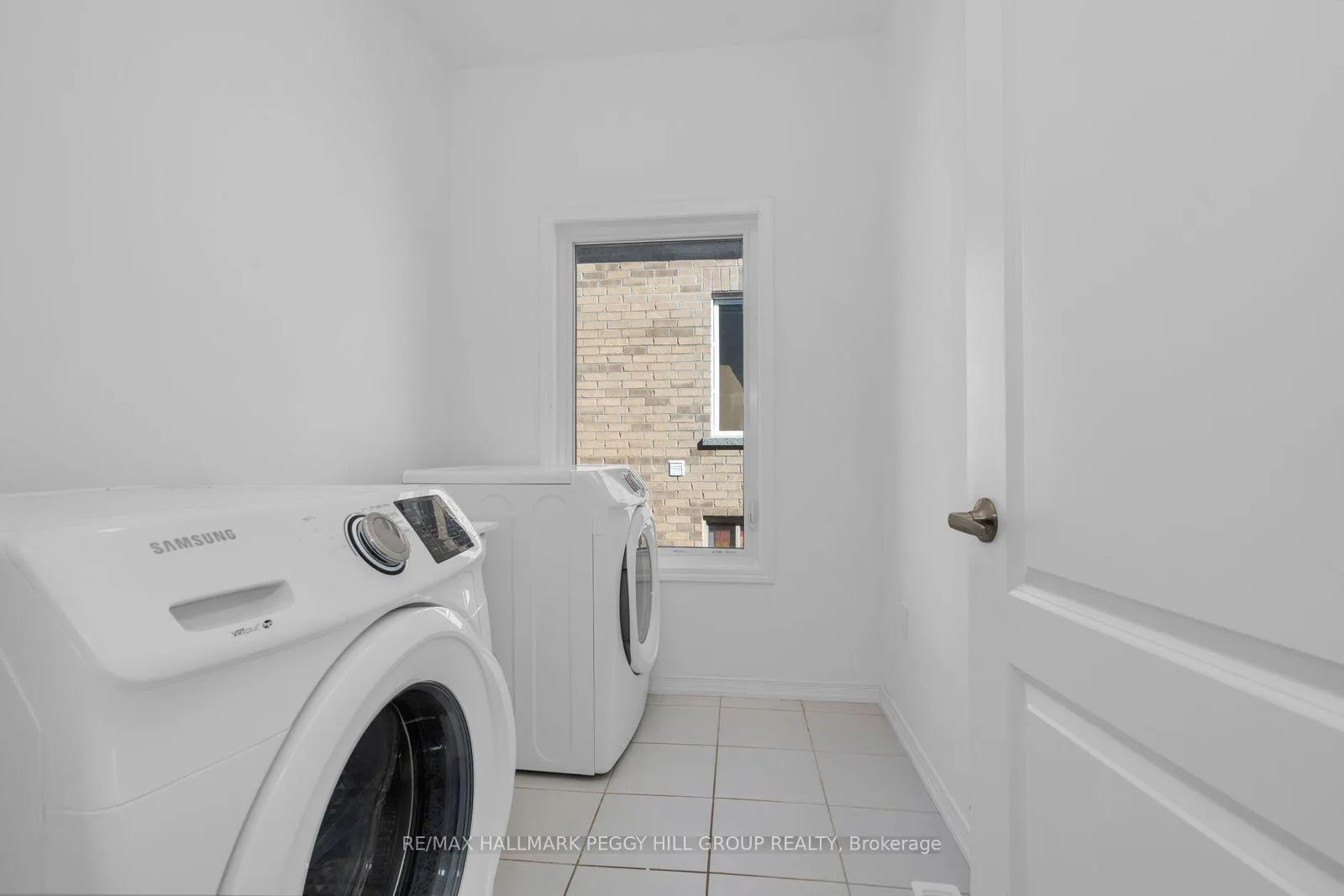 Photo 8 of 98 Isabella Drive, Orillia — HOMEH