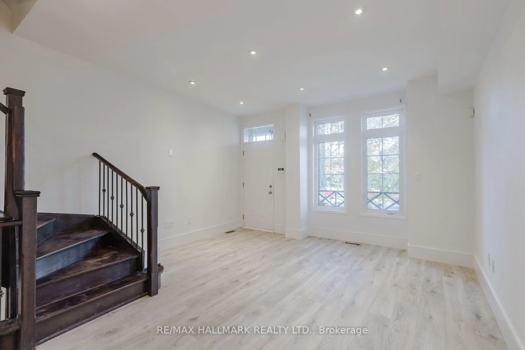 Photo 3 of Unit 36, 99 The Queensway, Toronto, High Park-Swansea — HOMEH