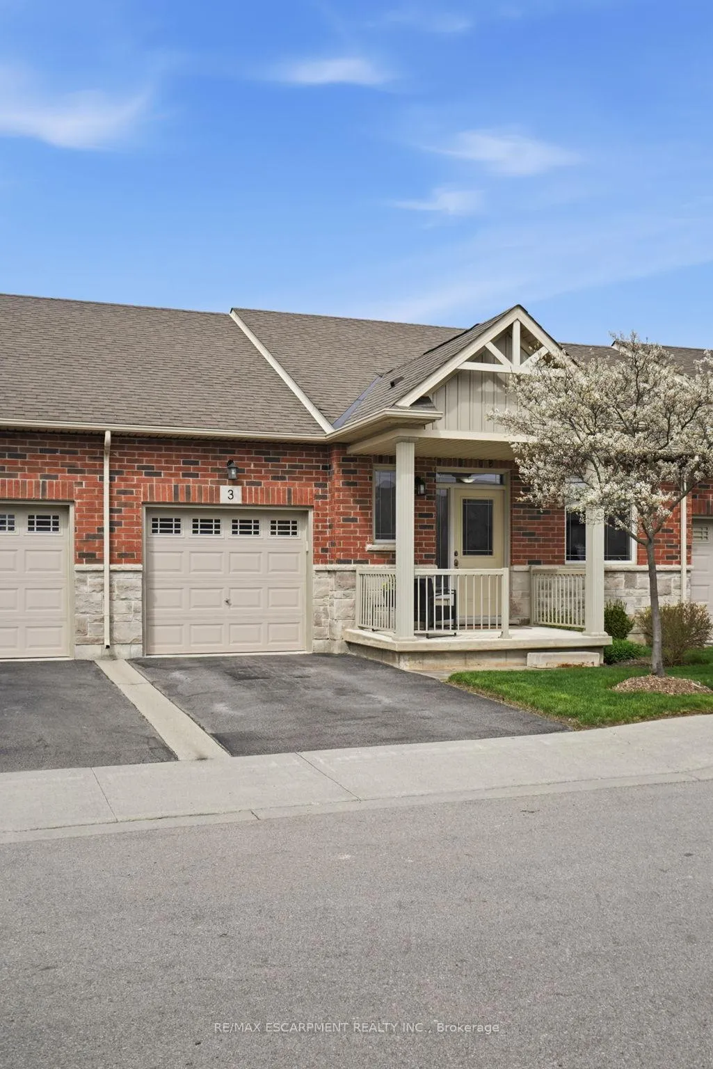 Photo 2 of 3 Ecker Lane, Hamilton, Binbrook — HOMEH