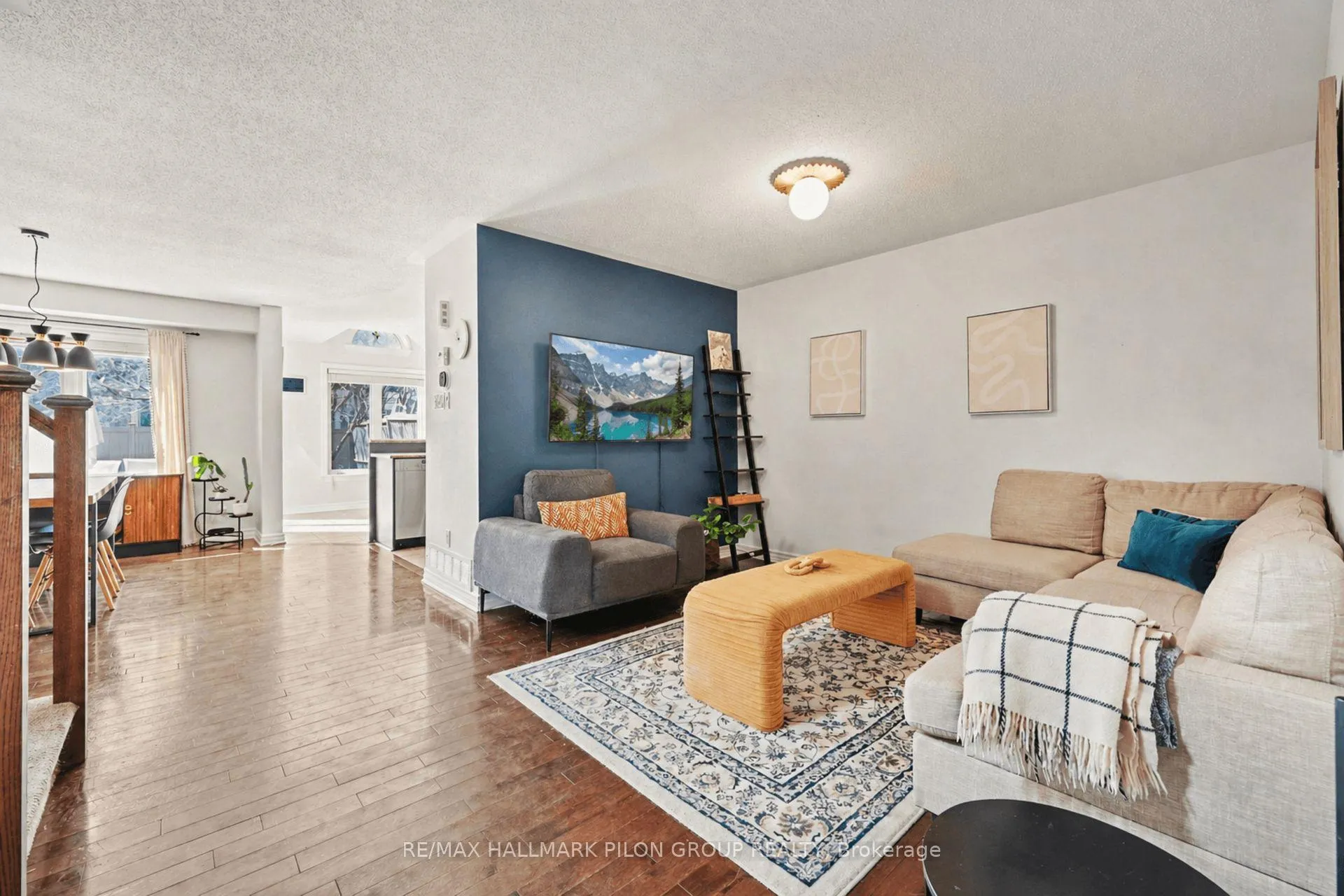 Photo 2 of 374 Horseshoe Crescent, Ottawa, Stittsville (North) — HOMEH