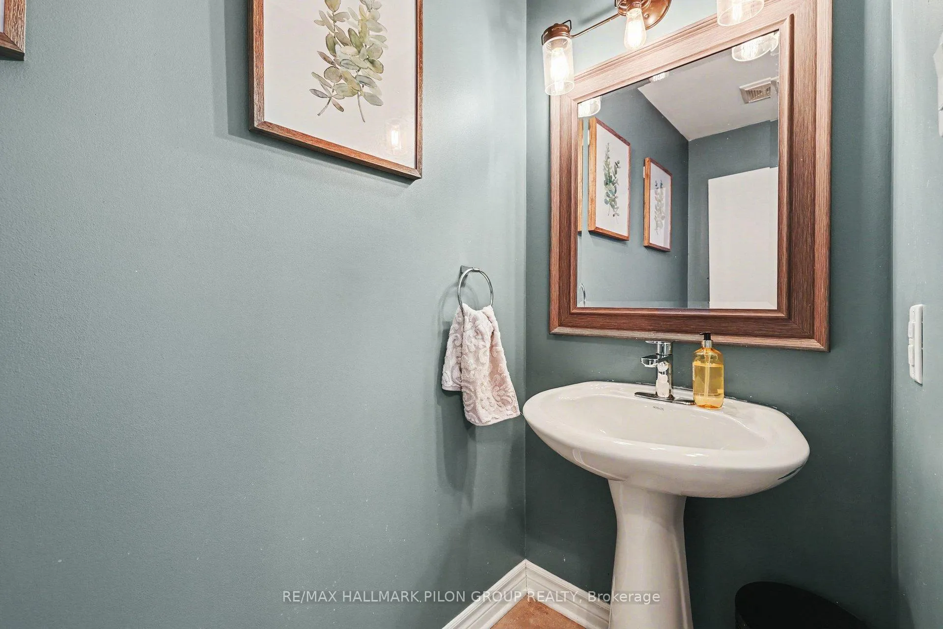 Photo 10 of 374 Horseshoe Crescent, Ottawa, Stittsville (North) — HOMEH
