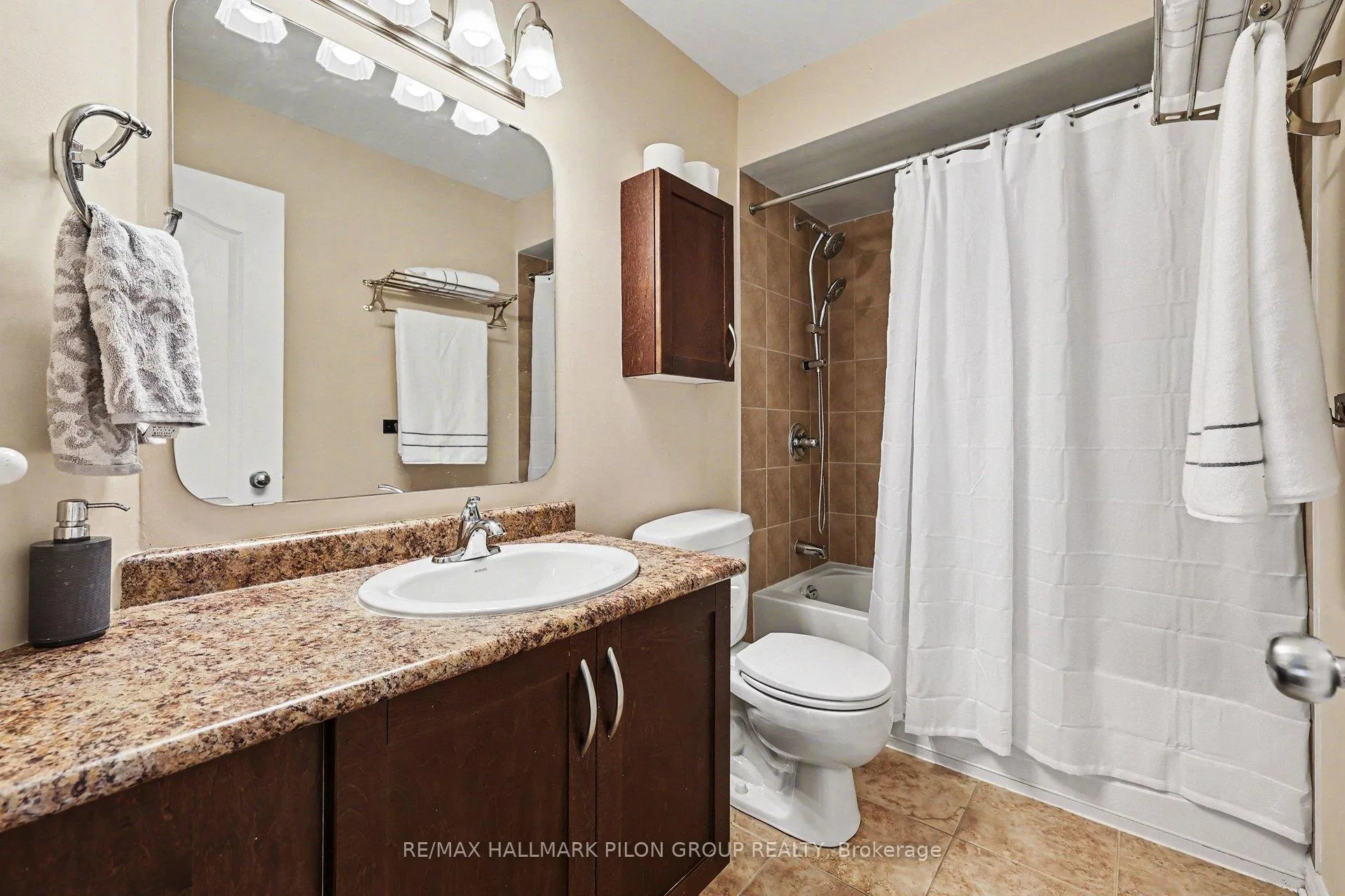 Photo 14 of 374 Horseshoe Crescent, Ottawa, Stittsville (North) — HOMEH