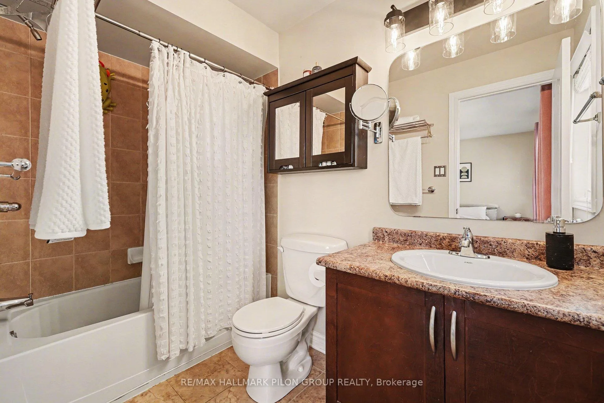 Photo 17 of 374 Horseshoe Crescent, Ottawa, Stittsville (North) — HOMEH