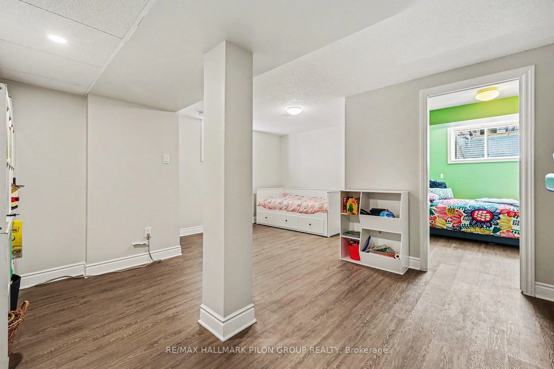Photo 18 of 374 Horseshoe Crescent, Ottawa, Stittsville (North) — HOMEH