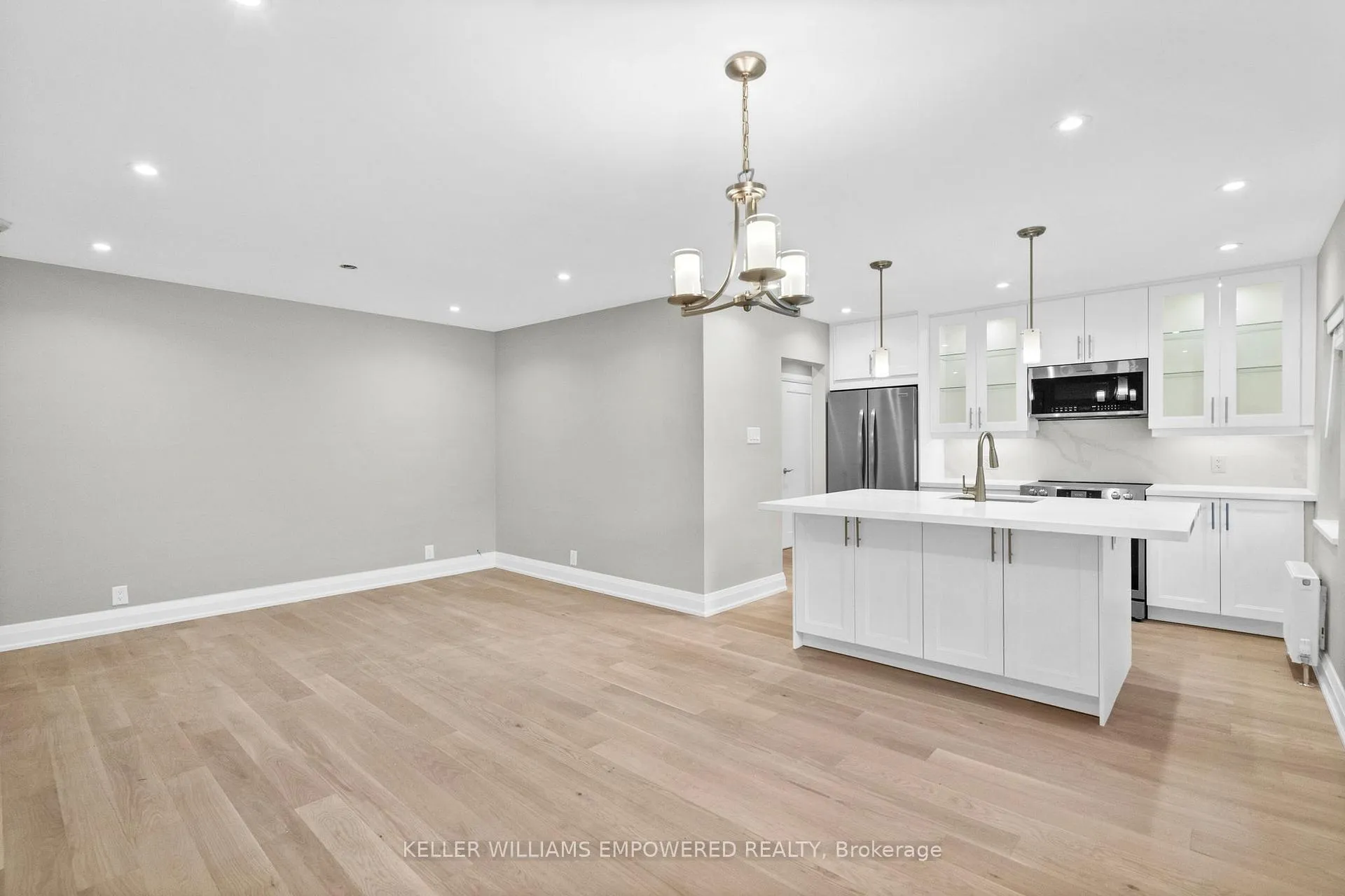 Photo 2 of Unit 3, 2665 Bloor Street W, Etobicoke, Kingsway South — HOMEH