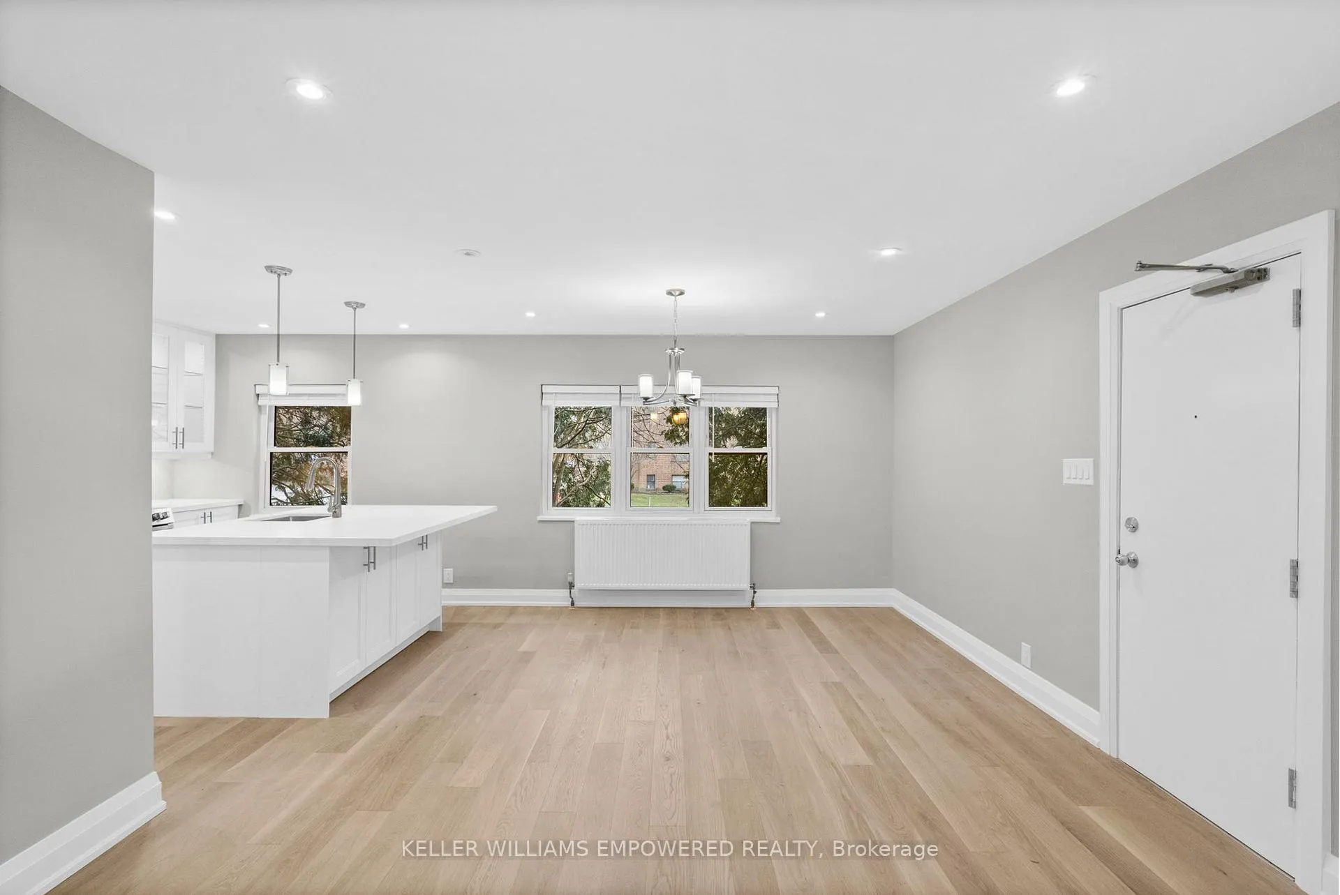 Photo 3 of Unit 3, 2665 Bloor Street W, Etobicoke, Kingsway South — HOMEH
