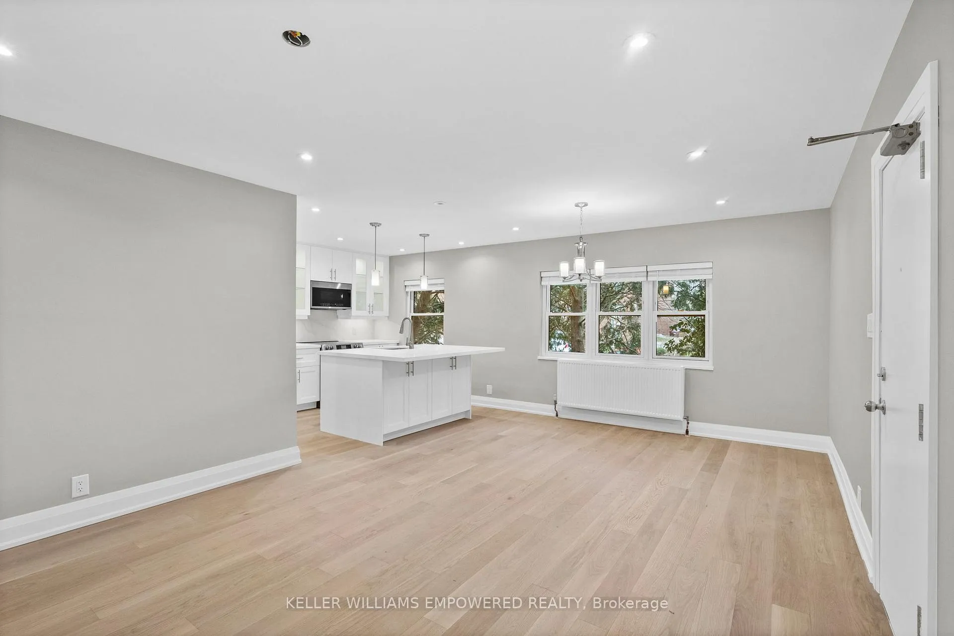Photo 4 of Unit 3, 2665 Bloor Street W, Etobicoke, Kingsway South — HOMEH