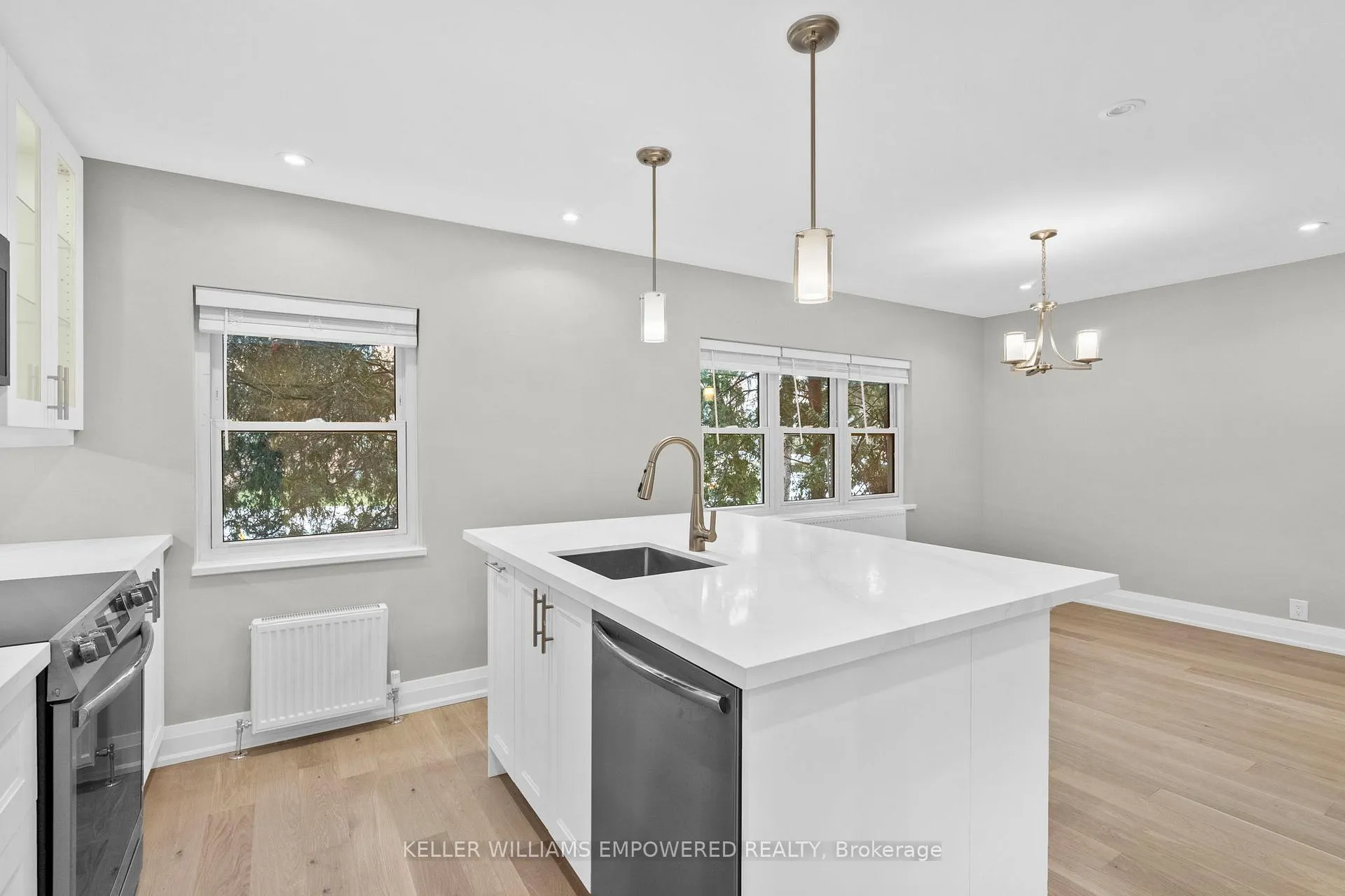 Photo 5 of Unit 3, 2665 Bloor Street W, Etobicoke, Kingsway South — HOMEH