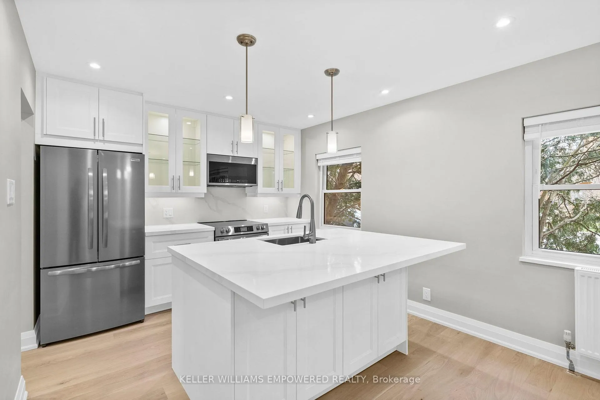 Photo 6 of Unit 3, 2665 Bloor Street W, Etobicoke, Kingsway South — HOMEH