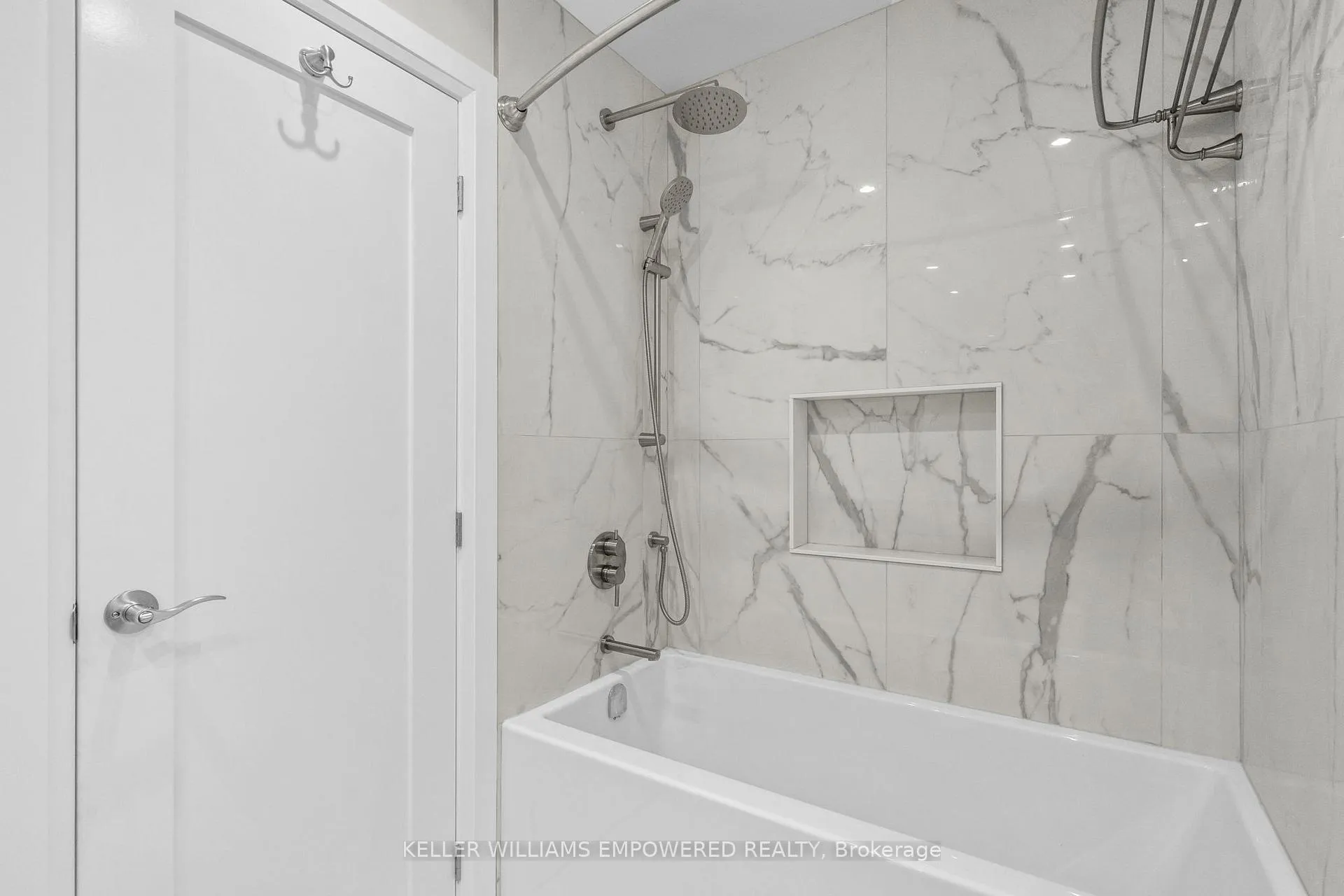 Photo 9 of Unit 3, 2665 Bloor Street W, Etobicoke, Kingsway South — HOMEH