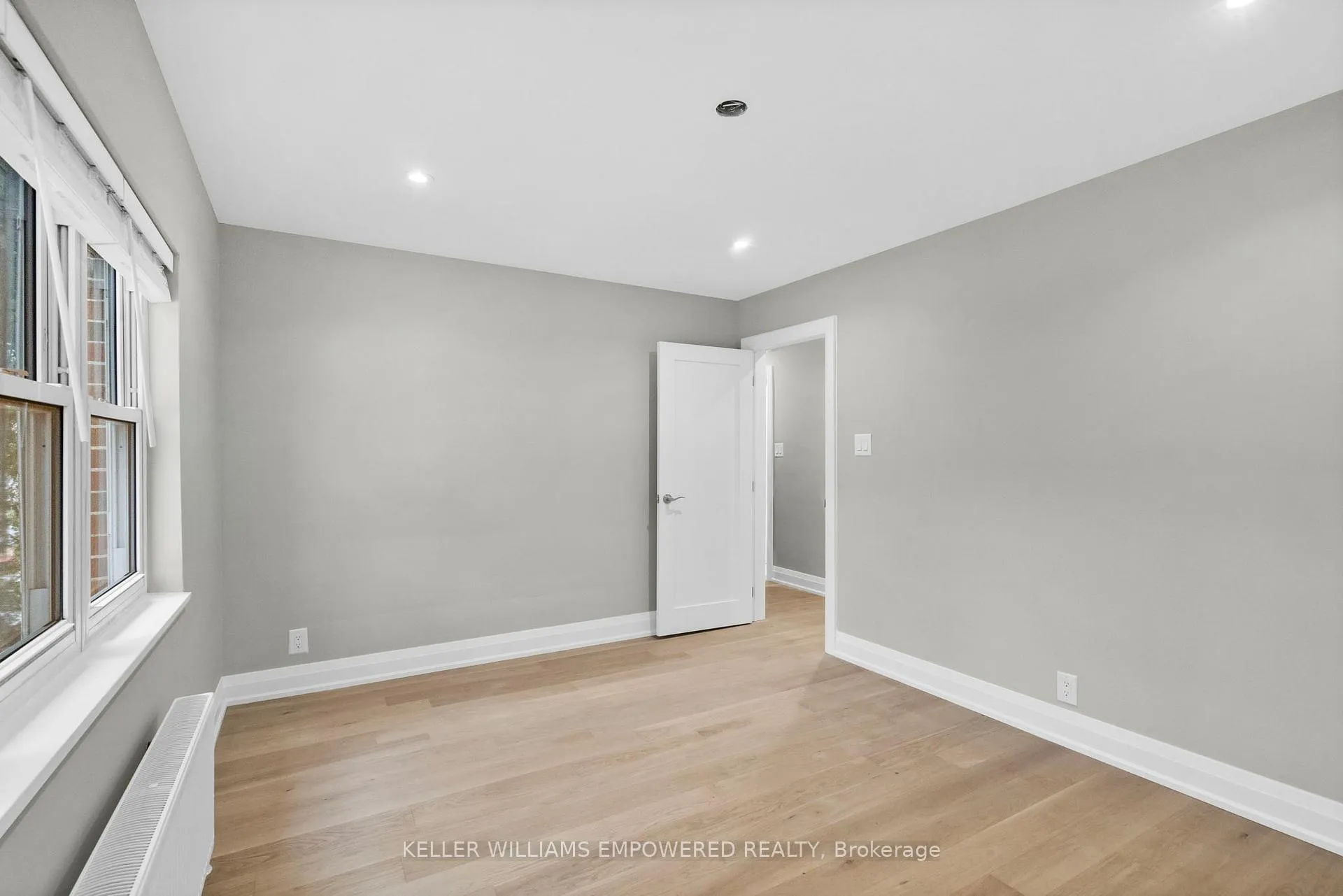 Photo 13 of Unit 3, 2665 Bloor Street W, Etobicoke, Kingsway South — HOMEH