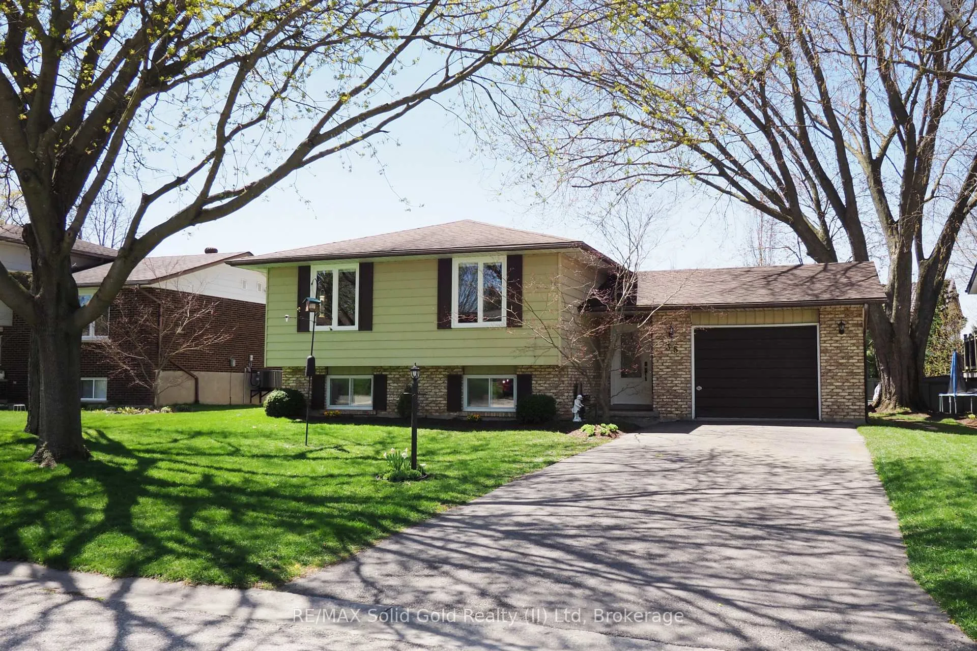 Photo 1 of 35 Reiner Crescent, Wellesley — HOMEH