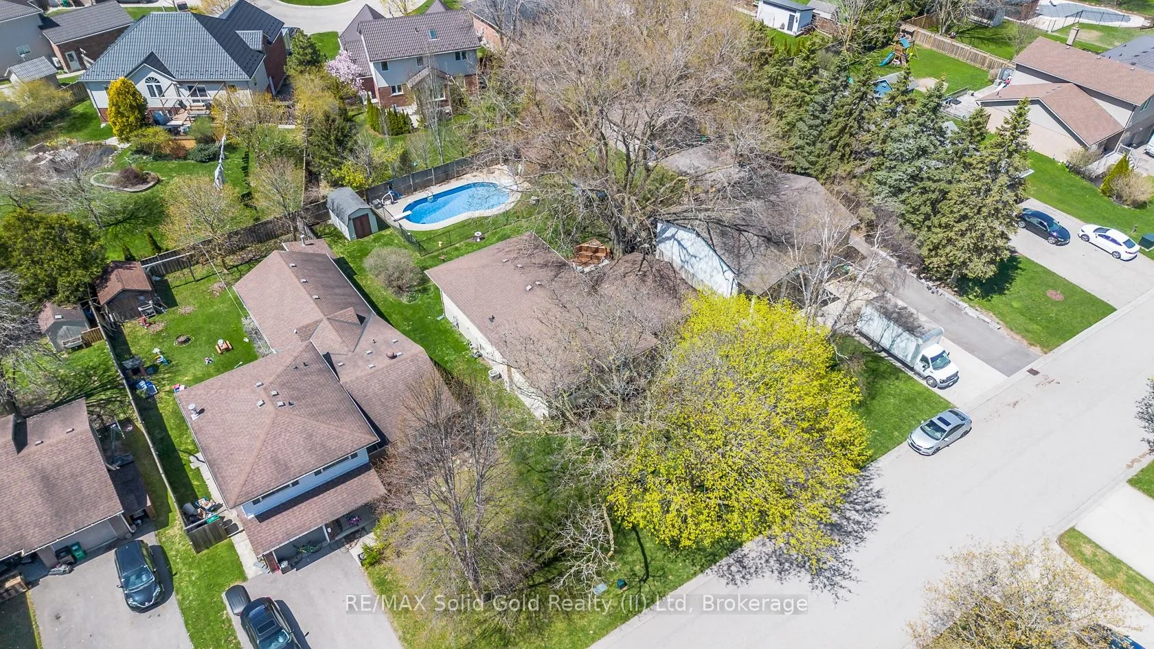Photo 2 of 35 Reiner Crescent, Wellesley — HOMEH