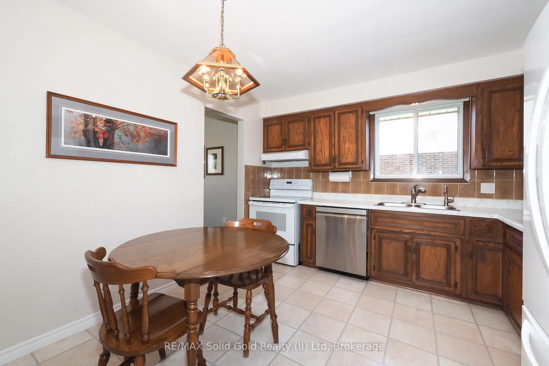 Photo 14 of 35 Reiner Crescent, Wellesley — HOMEH