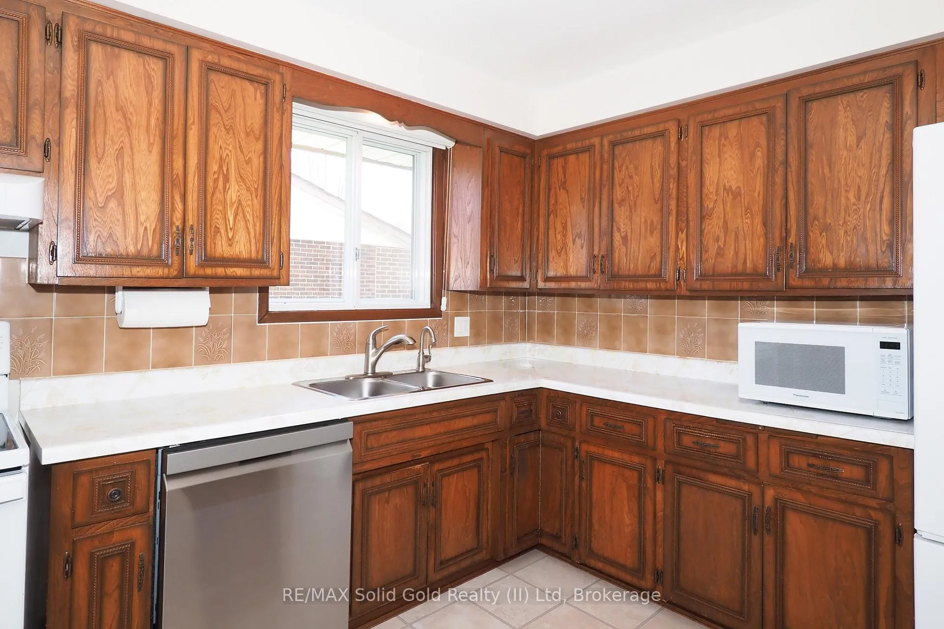 Photo 16 of 35 Reiner Crescent, Wellesley — HOMEH