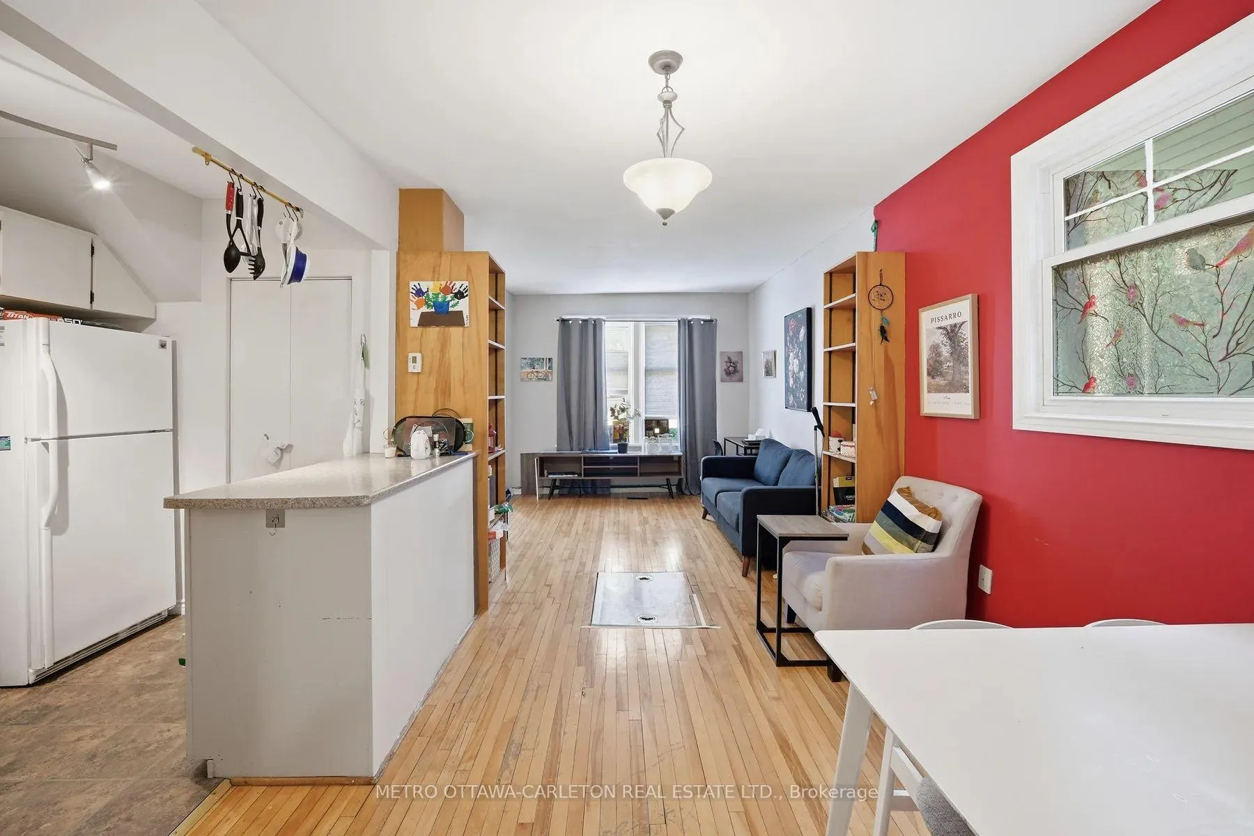 Photo 4 of 556 Melbourne Avenue, Ottawa, McKellar/Highland — HOMEH