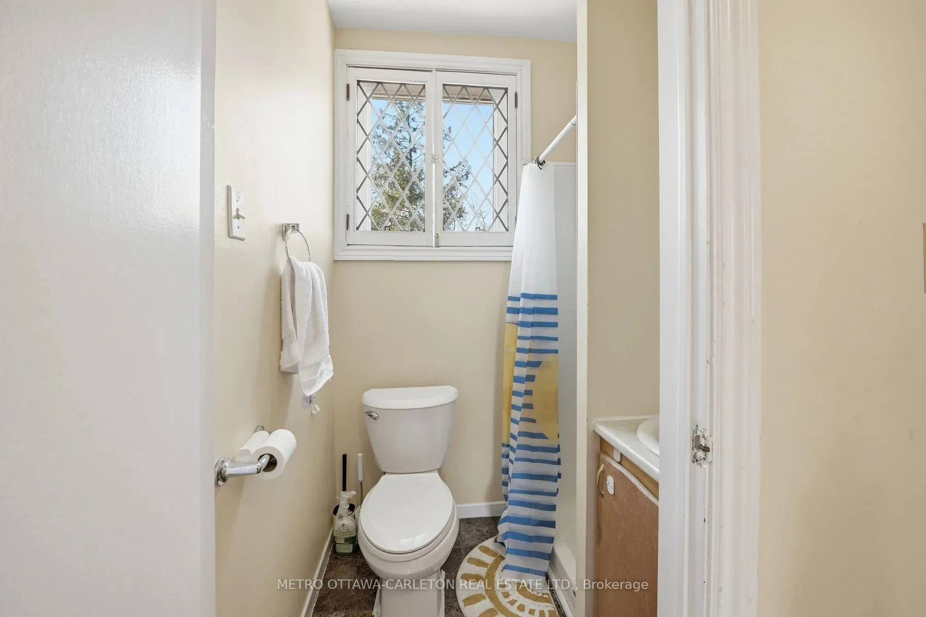Photo 11 of 556 Melbourne Avenue, Ottawa, McKellar/Highland — HOMEH