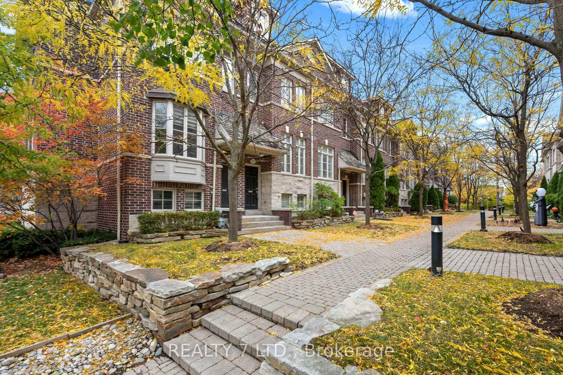 Photo 3 of 44 Furrow Lane, Etobicoke, Islington-City Centre West — HOMEH