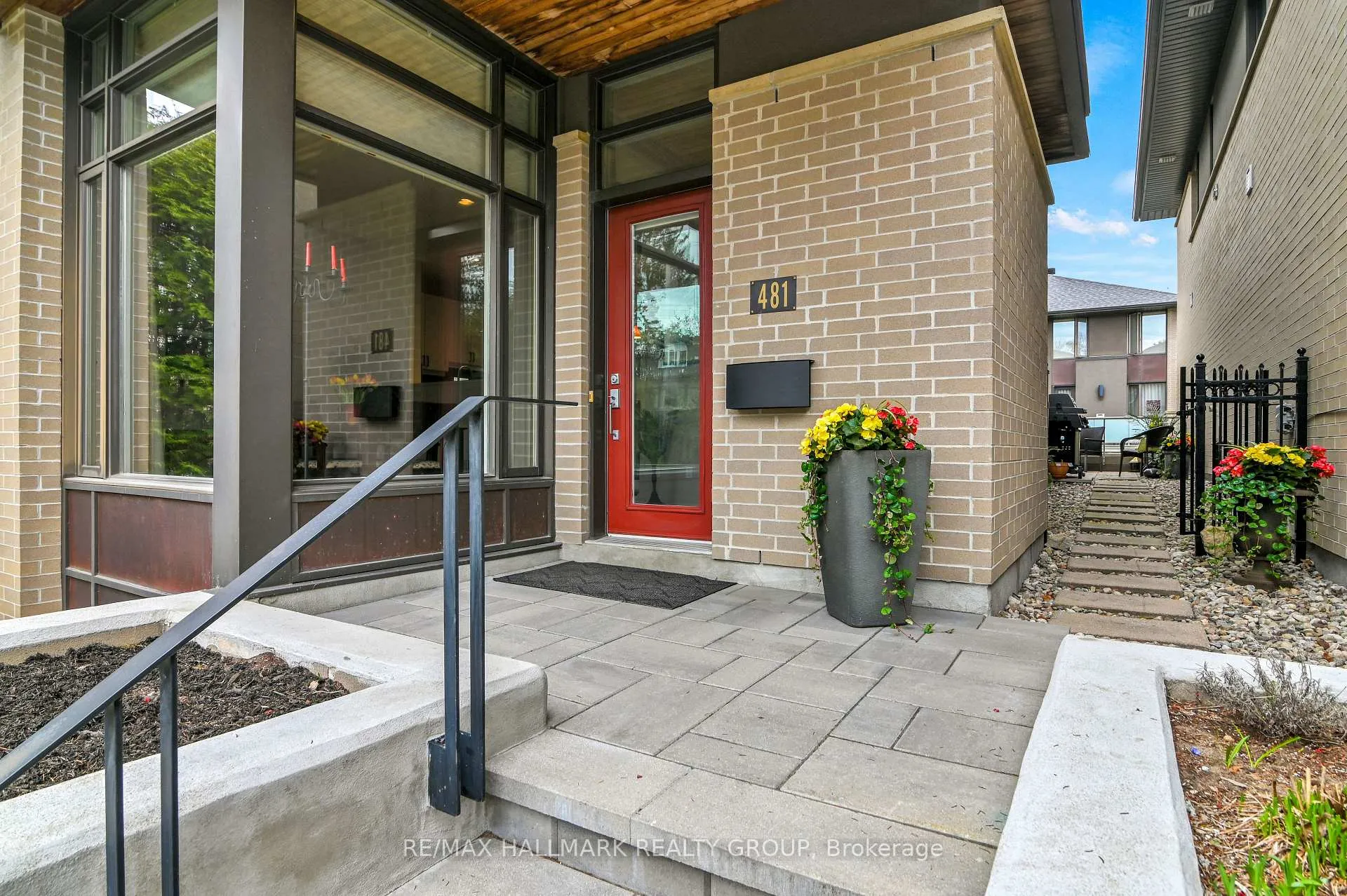 Photo 2 of 481 Melbourne Avenue, Ottawa, McKellar/Highland — HOMEH