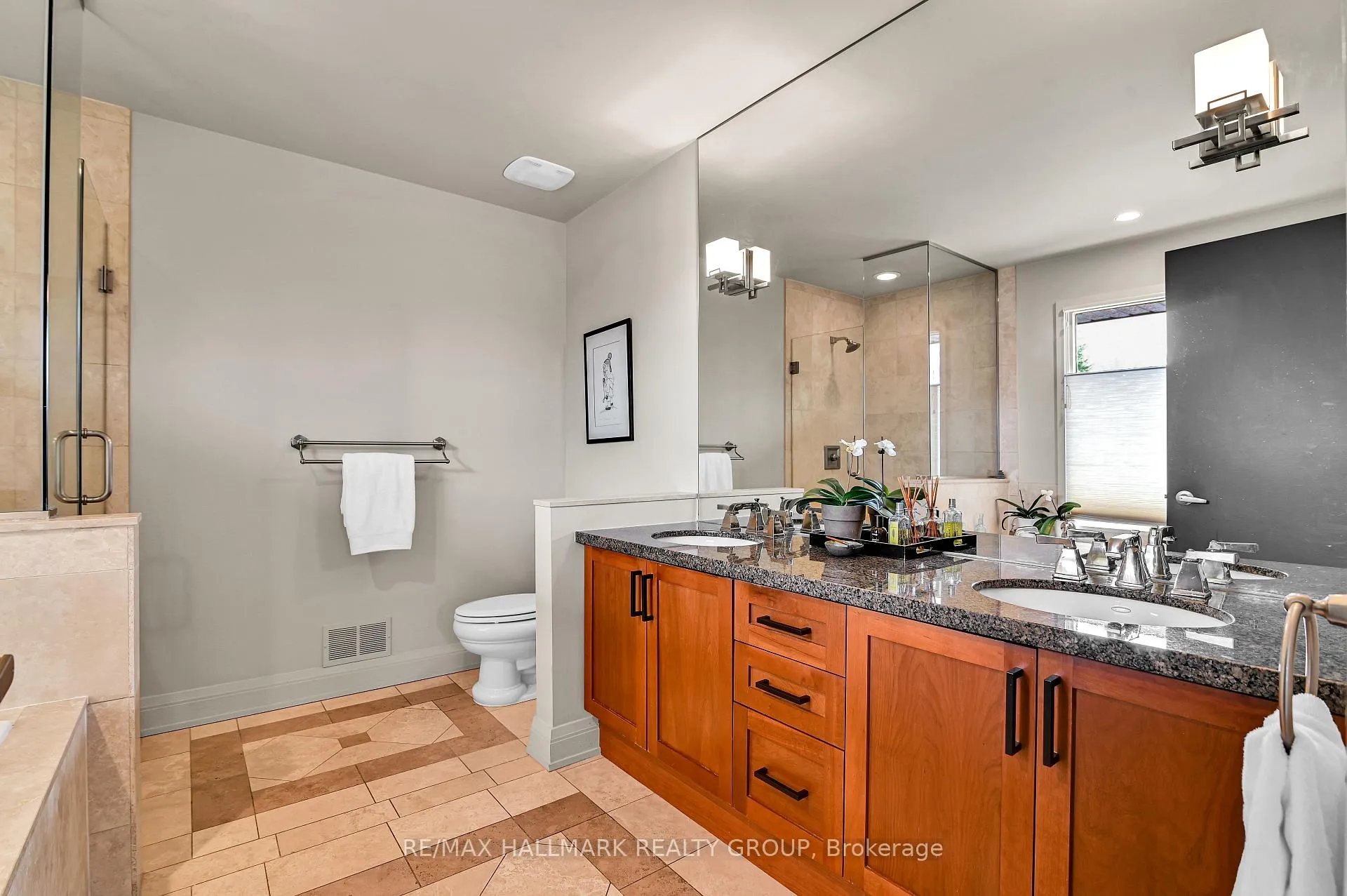 Photo 17 of 481 Melbourne Avenue, Ottawa, McKellar/Highland — HOMEH