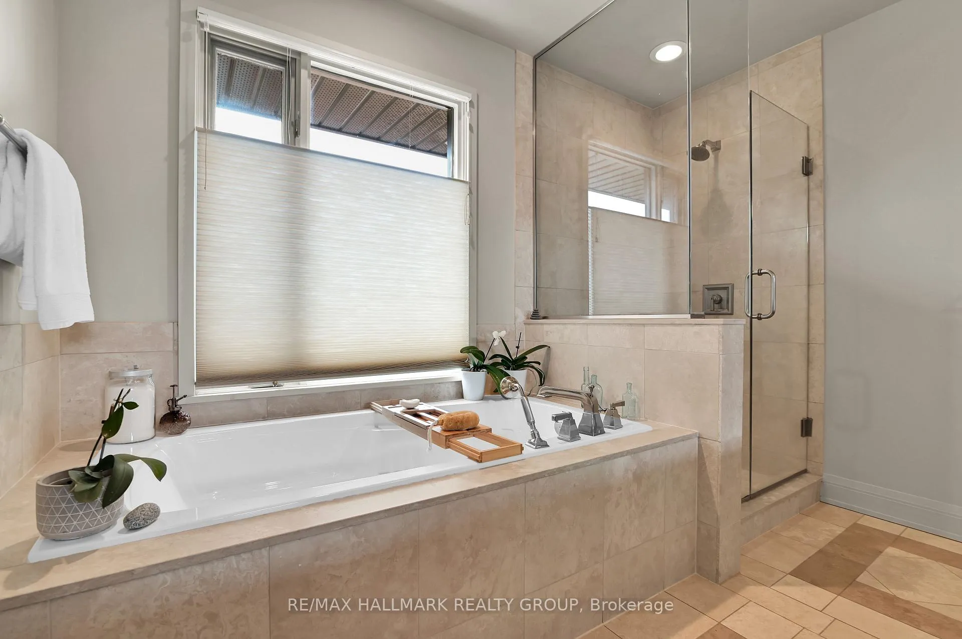 Photo 18 of 481 Melbourne Avenue, Ottawa, McKellar/Highland — HOMEH