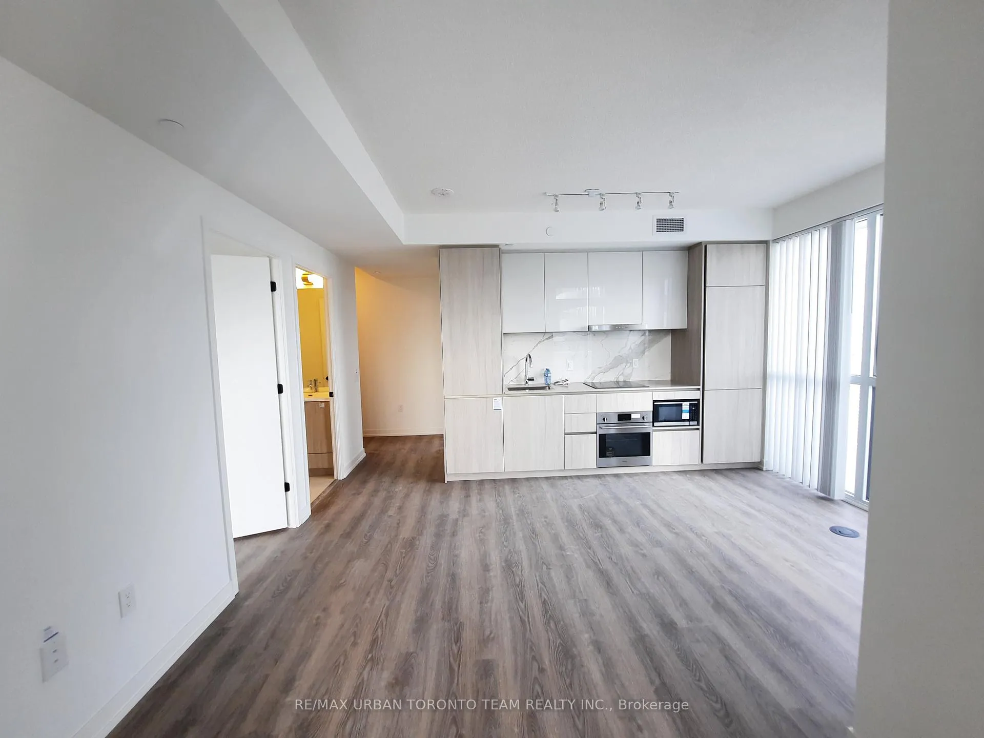 Photo 2 of Unit 1009, 8 Interchange Way, Vaughan, Vaughan Corporate Centre — HOMEH