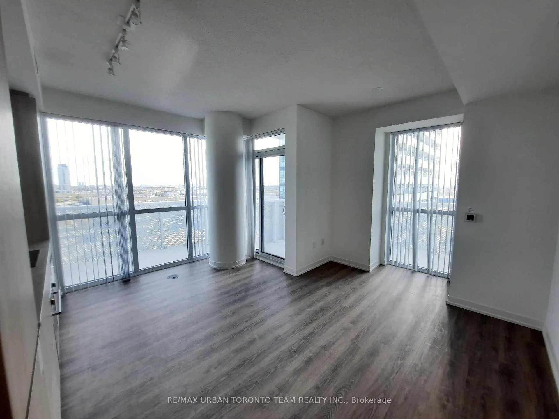 Photo 5 of Unit 1009, 8 Interchange Way, Vaughan, Vaughan Corporate Centre — HOMEH