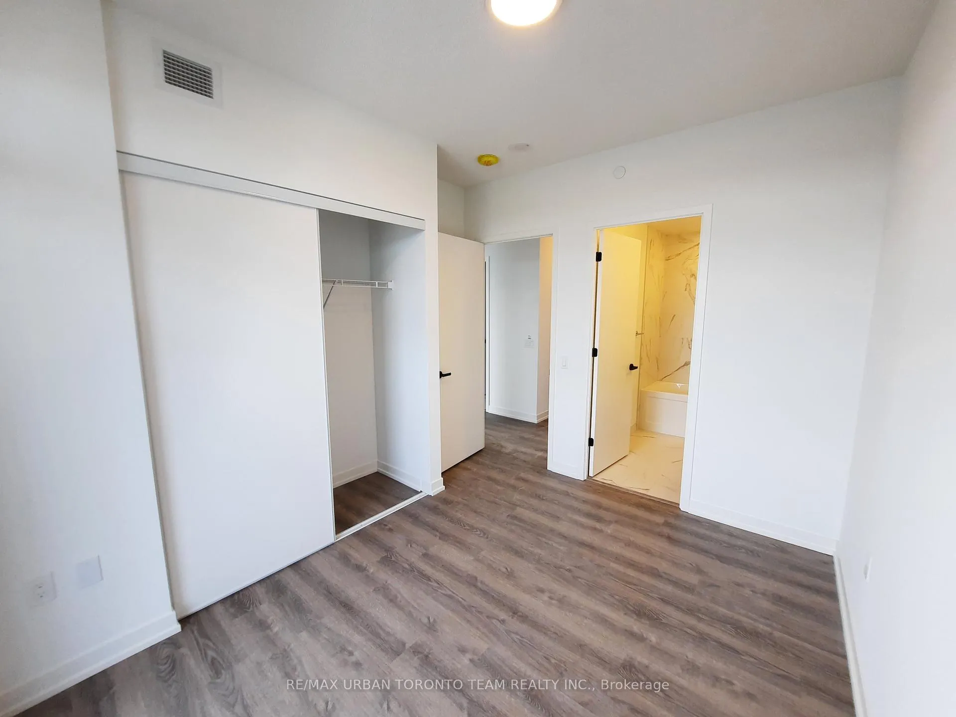 Photo 8 of Unit 1009, 8 Interchange Way, Vaughan, Vaughan Corporate Centre — HOMEH