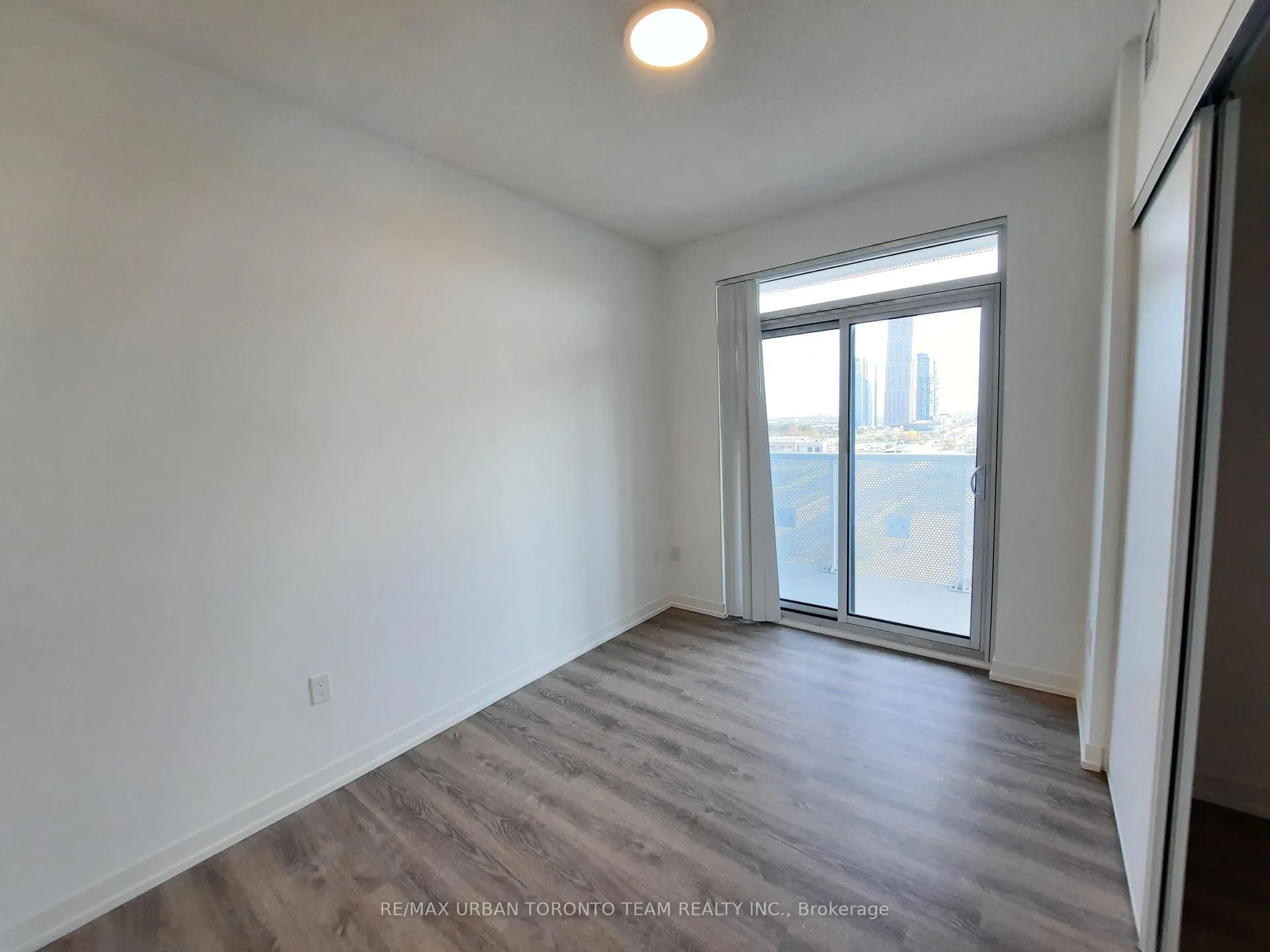Photo 9 of Unit 1009, 8 Interchange Way, Vaughan, Vaughan Corporate Centre — HOMEH