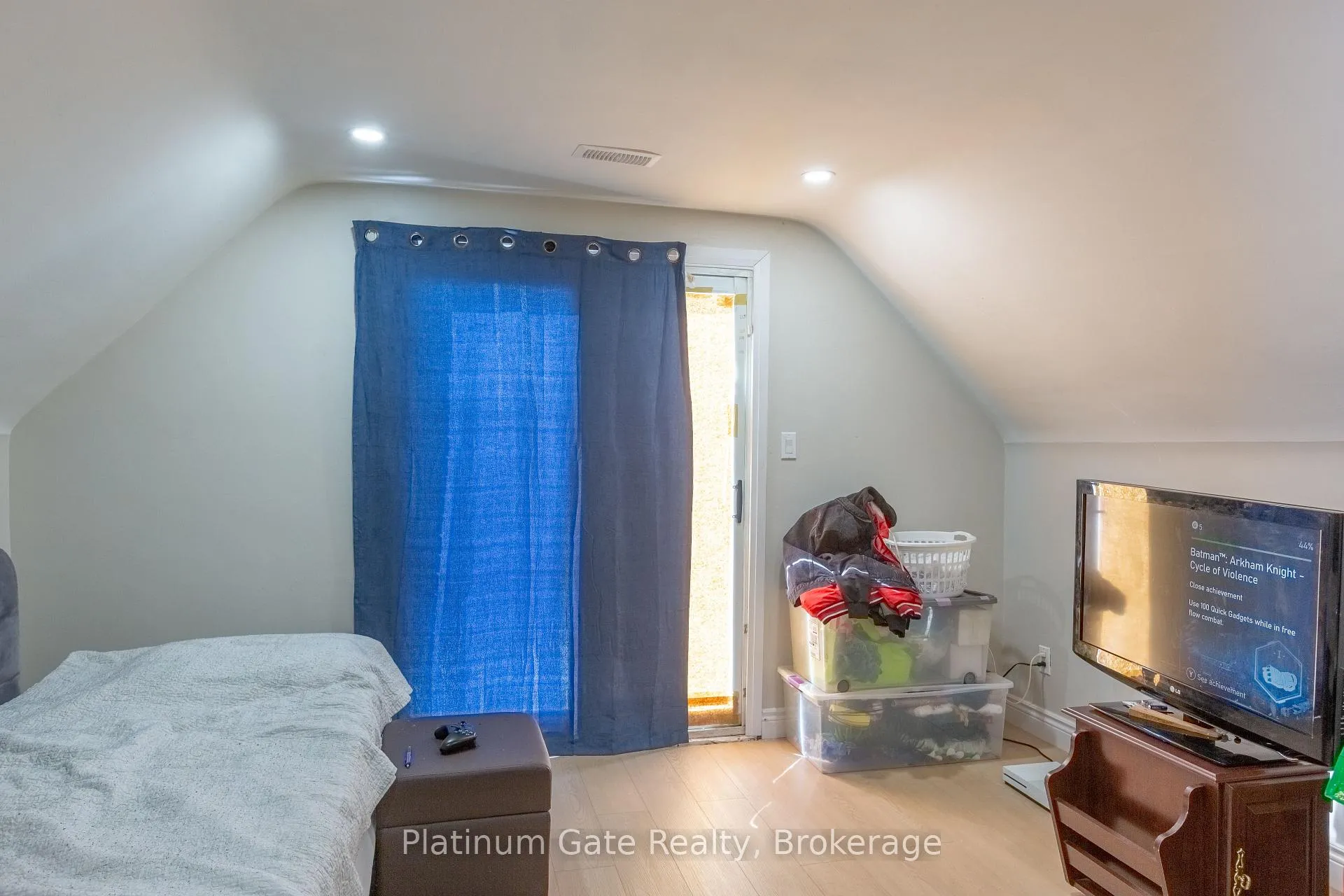 Photo 10 of 1040 Gladstone Avenue, Windsor — HOMEH