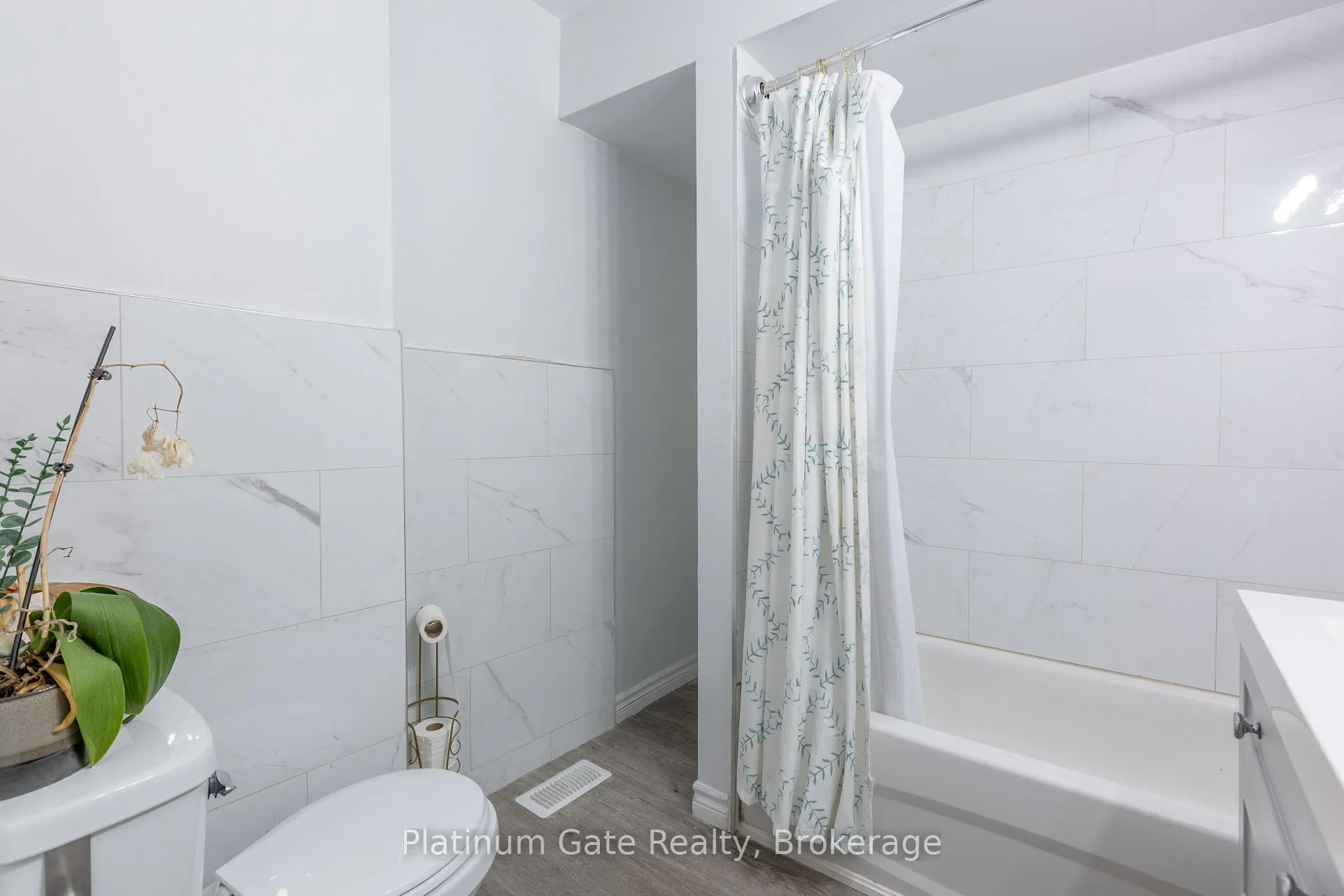Photo 17 of 1040 Gladstone Avenue, Windsor — HOMEH