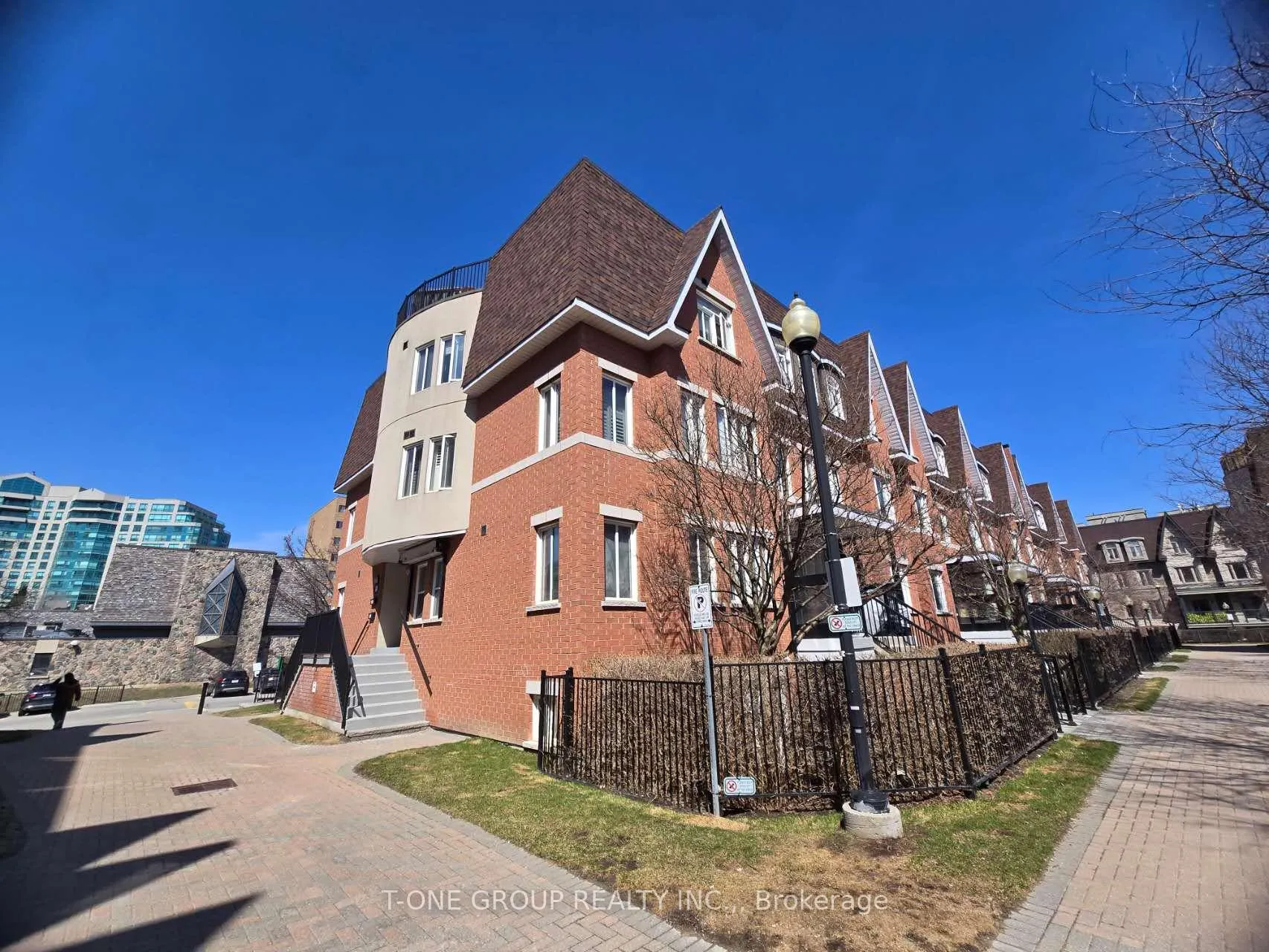 Photo 1 of Unit Th 266, 316 John Street, Markham, Aileen-Willowbrook — HOMEH