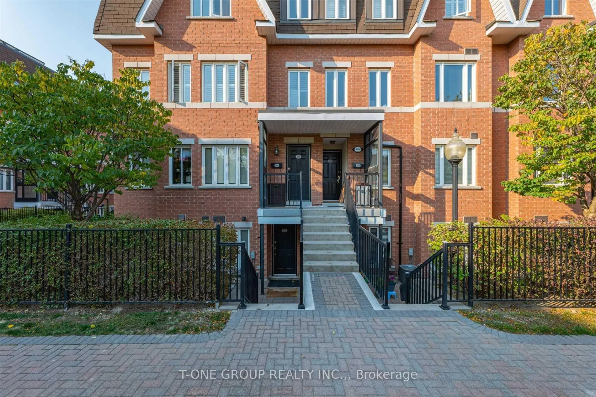 Photo 2 of Unit Th 266, 316 John Street, Markham, Aileen-Willowbrook — HOMEH