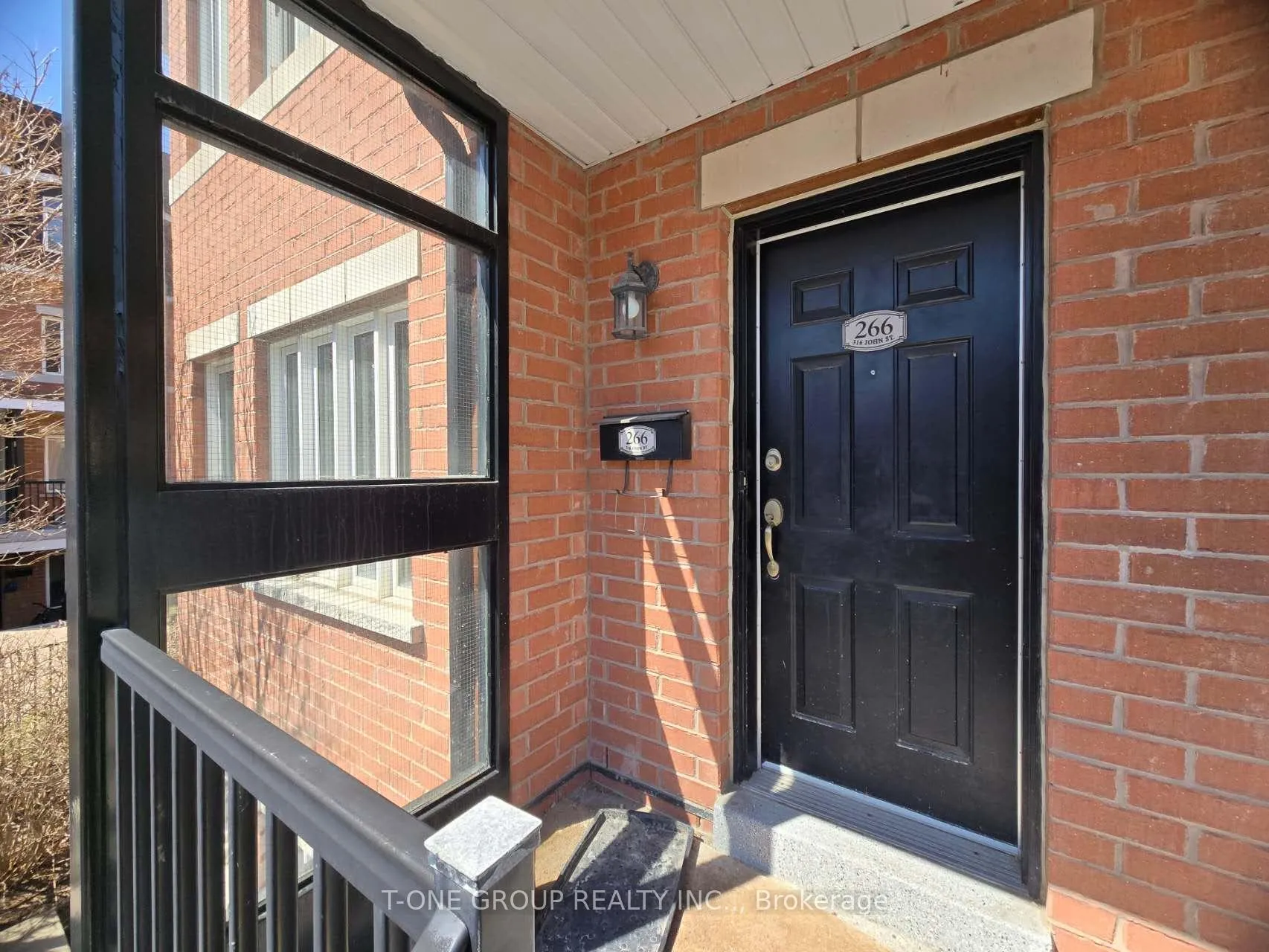 Photo 3 of Unit Th 266, 316 John Street, Markham, Aileen-Willowbrook — HOMEH