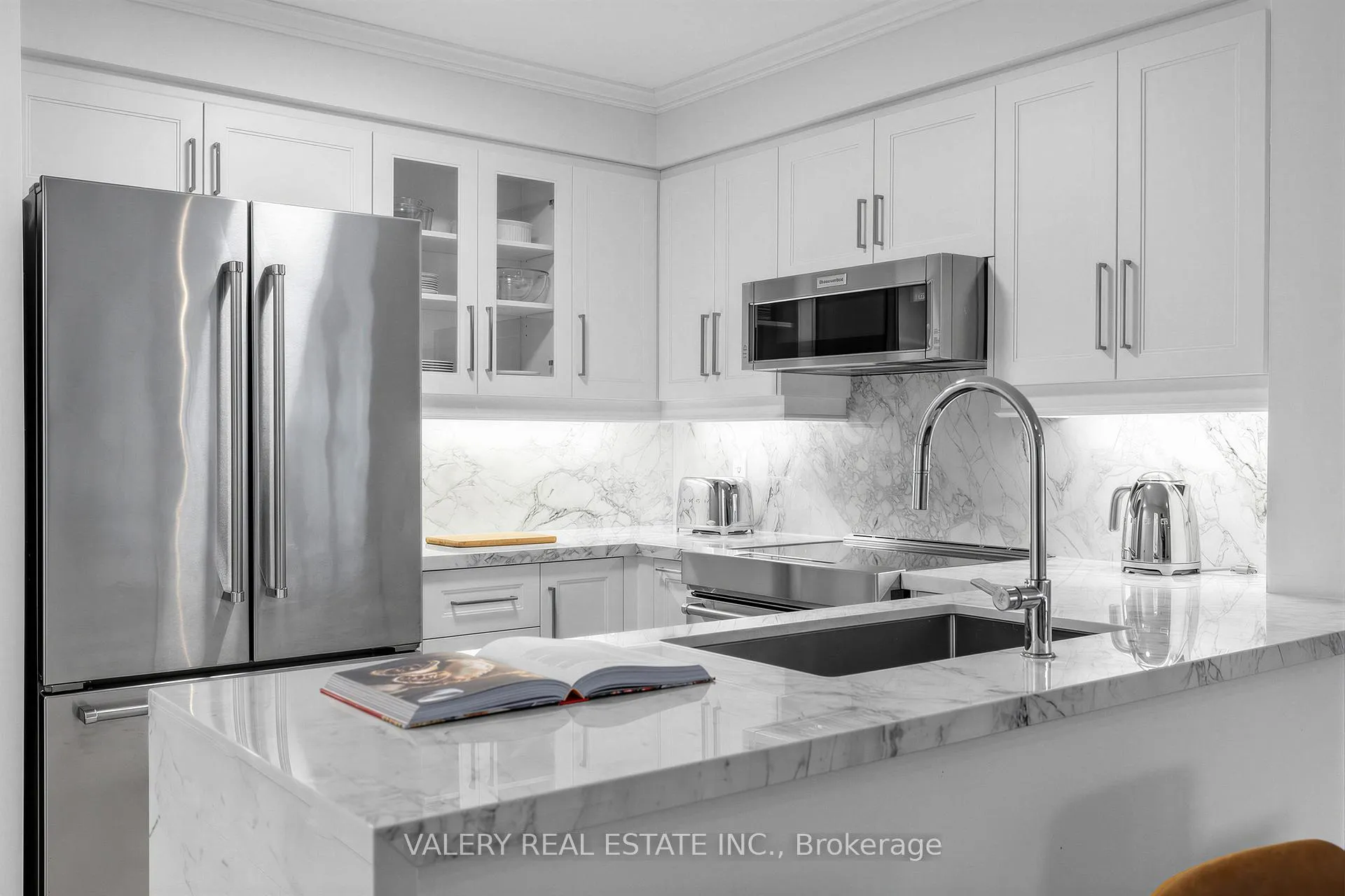 Photo 3 of Unit 1009, 300 Bloor Street E, Toronto, Rosedale-Moore Park — HOMEH