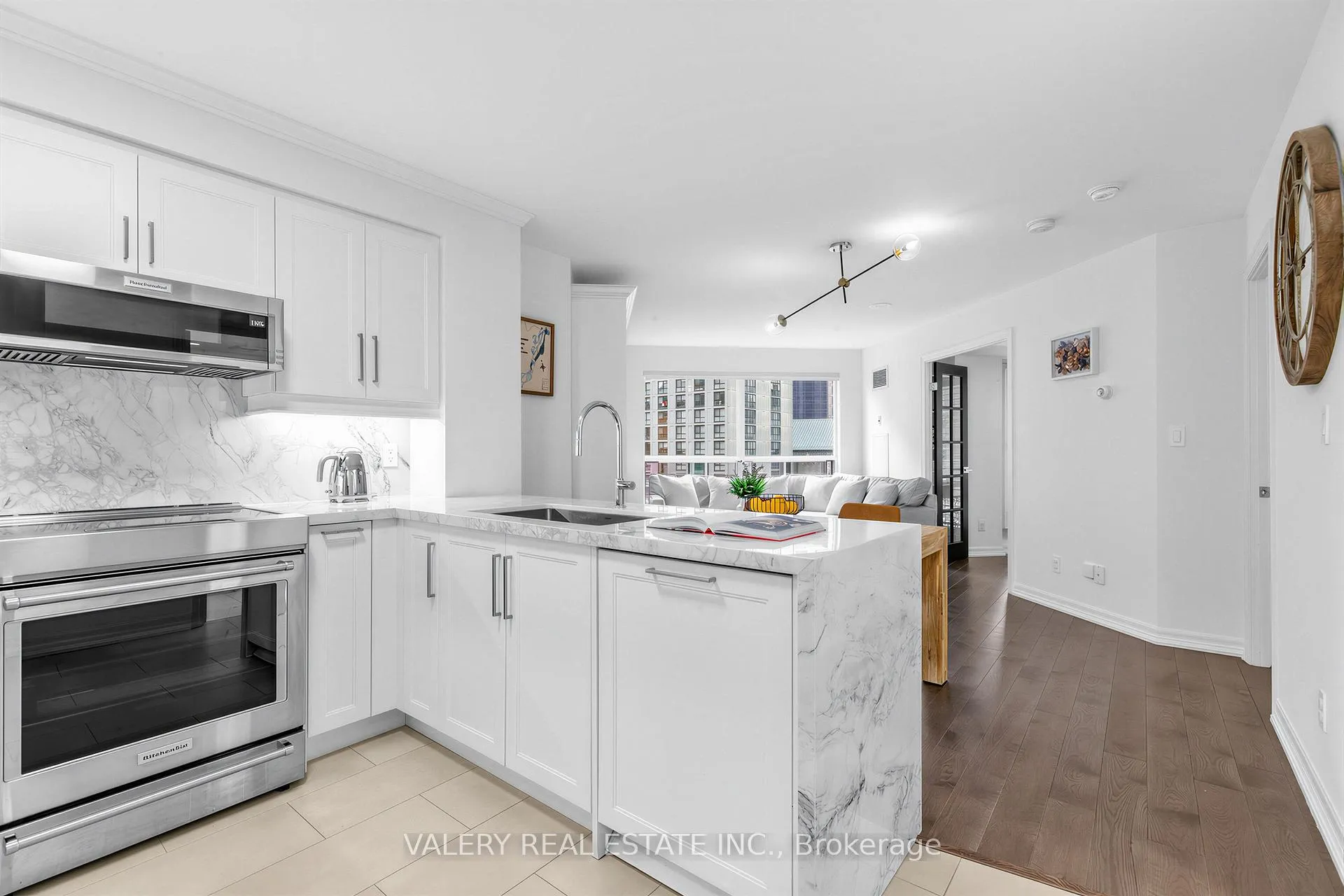Photo 4 of Unit 1009, 300 Bloor Street E, Toronto, Rosedale-Moore Park — HOMEH