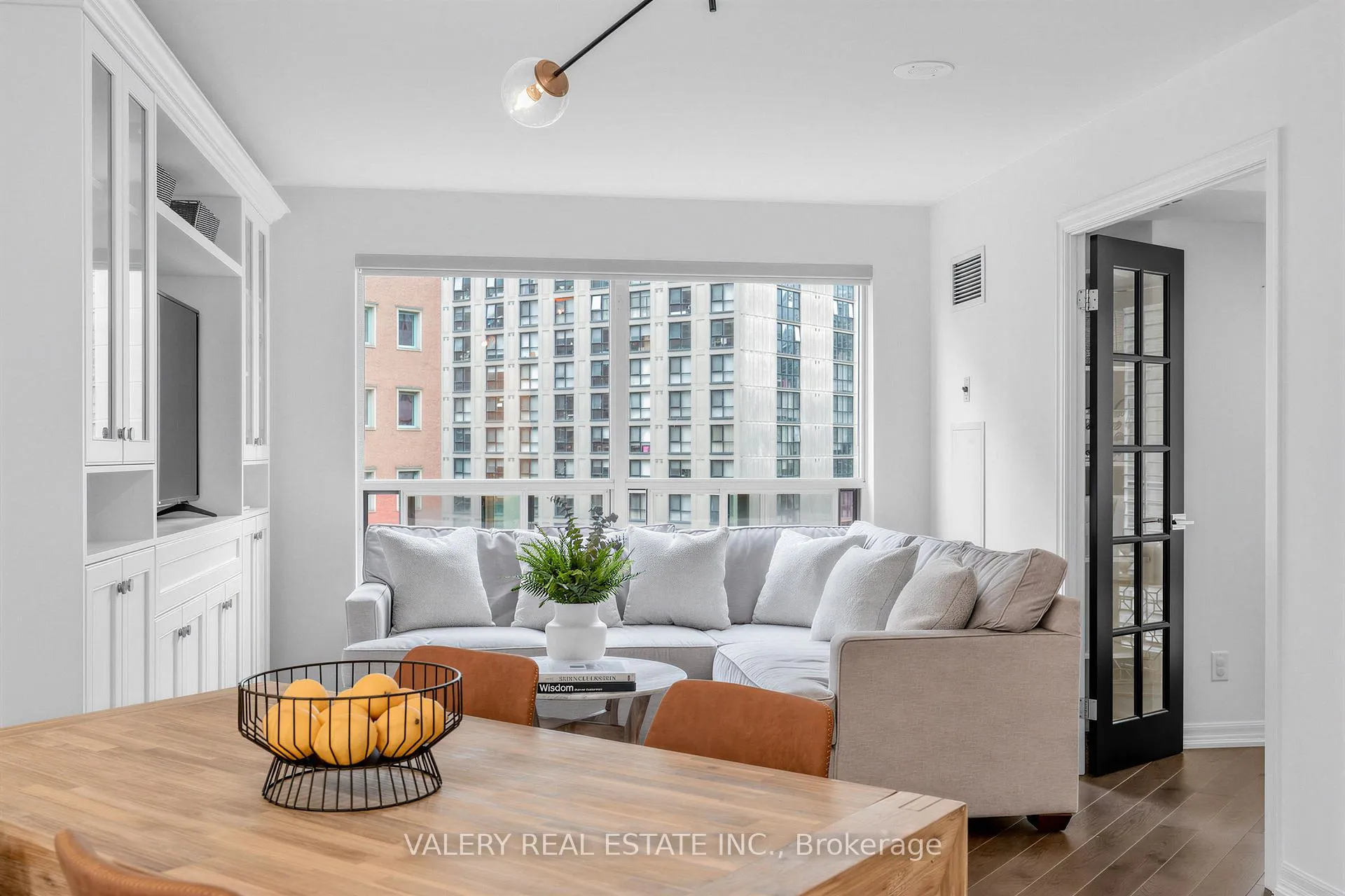 Photo 5 of Unit 1009, 300 Bloor Street E, Toronto, Rosedale-Moore Park — HOMEH