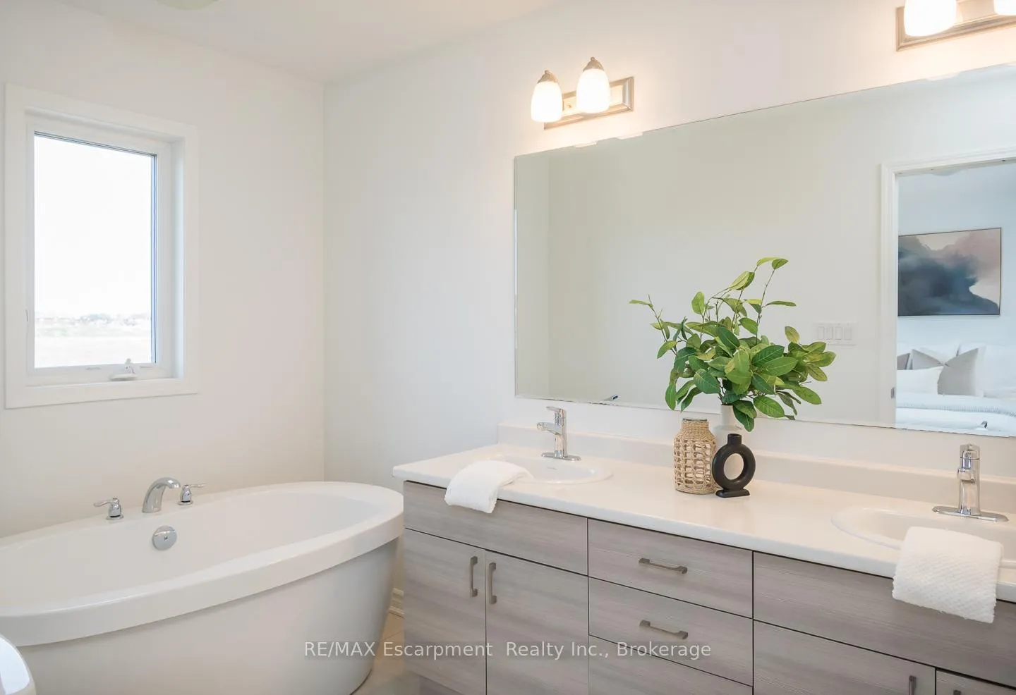 Photo 32 of 483 Gordon Krantz Avenue, Milton, Walker — HOMEH
