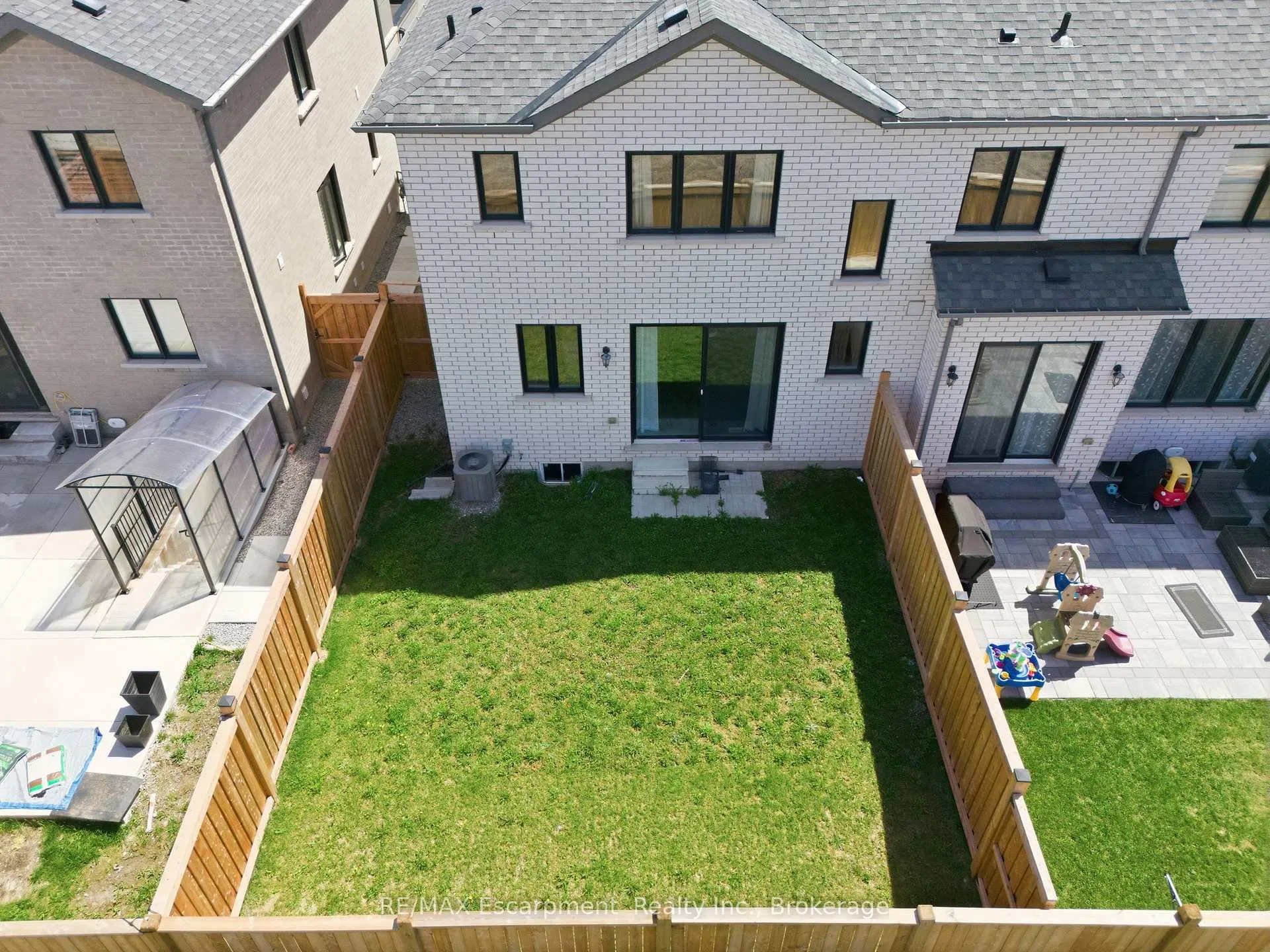 Photo 36 of 483 Gordon Krantz Avenue, Milton, Walker — HOMEH