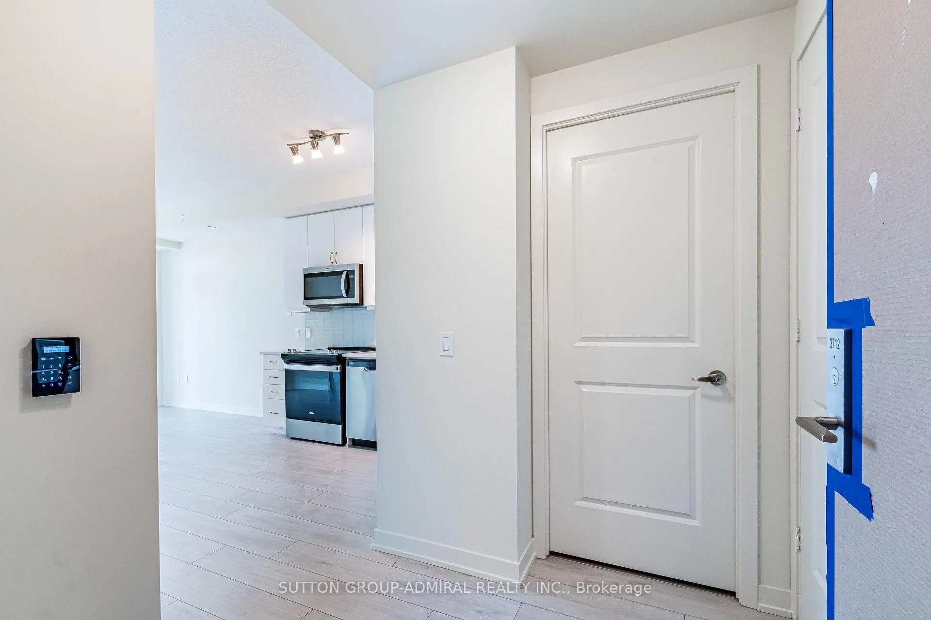 Photo 3 of Unit 4112, 38 Annie Craig Drive, Etobicoke, Mimico — HOMEH