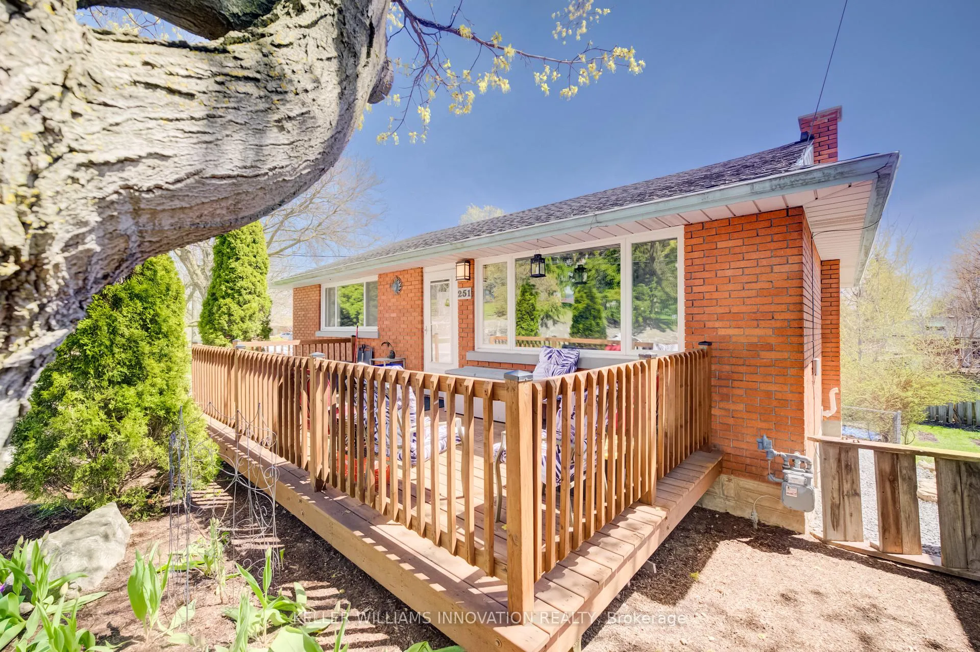 Photo 5 of 251 Sheldon Avenue N, Kitchener — HOMEH