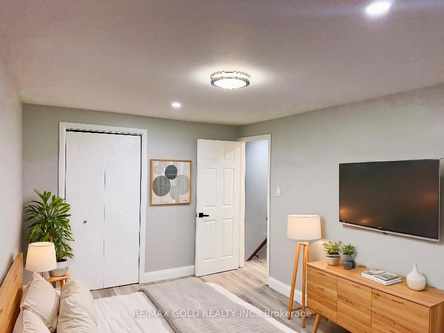 Photo 9 of 156 Mooregate Crescent, Kitchener, Victoria Hills — HOMEH