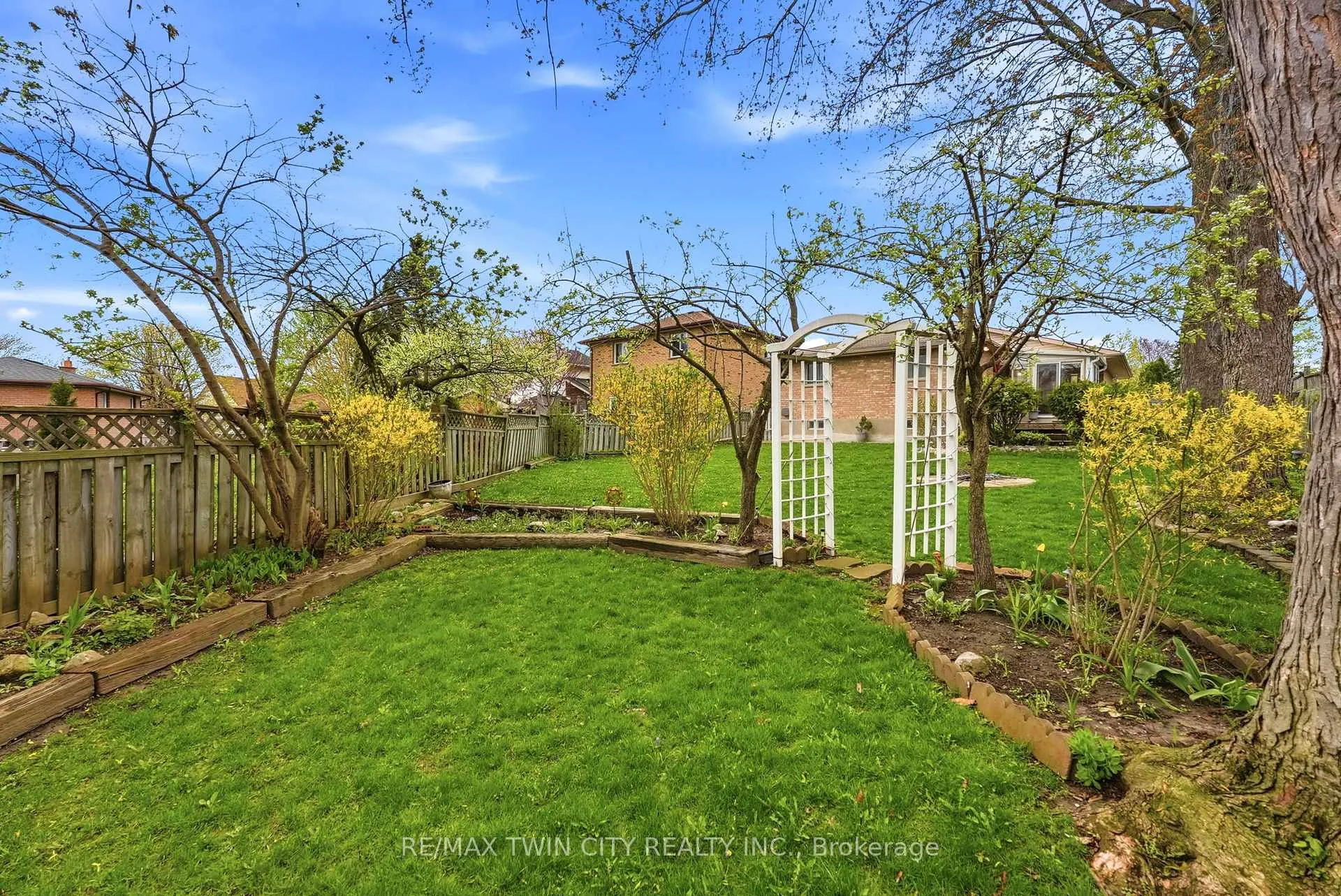 Photo 22 of 146 Ashley Crescent, London, South X — HOMEH