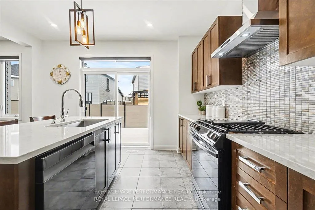 Photo 19 of 372 Aquaview Drive, Ottawa, Avalon East — HOMEH