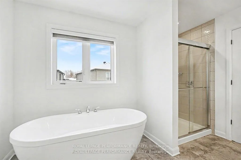 Photo 28 of 372 Aquaview Drive, Ottawa, Avalon East — HOMEH