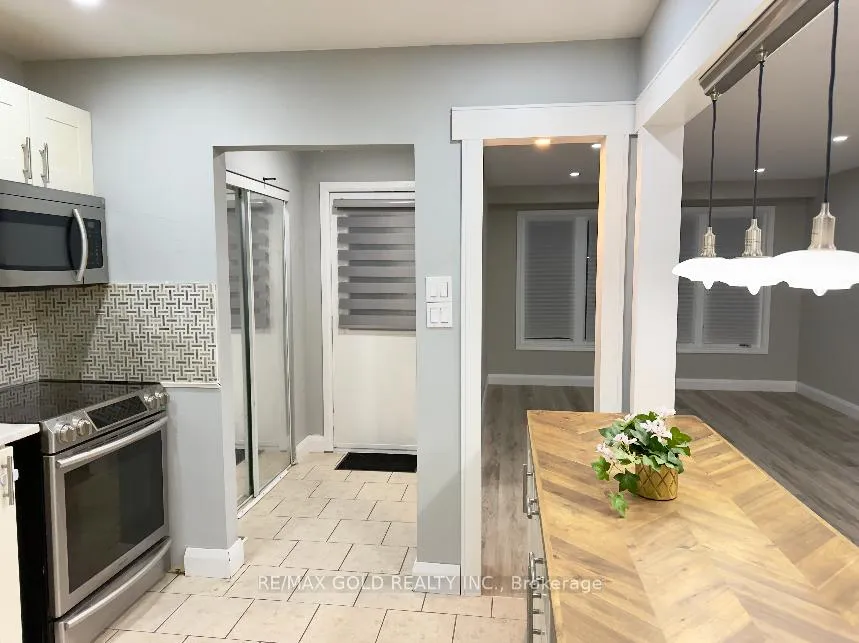 Photo 2 of Unit Upper, 156 Mooregate Crescent, Kitchener, Victoria Hills — HOMEH