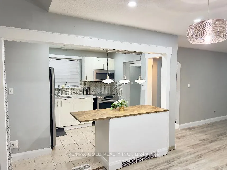 Photo 3 of Unit Upper, 156 Mooregate Crescent, Kitchener, Victoria Hills — HOMEH